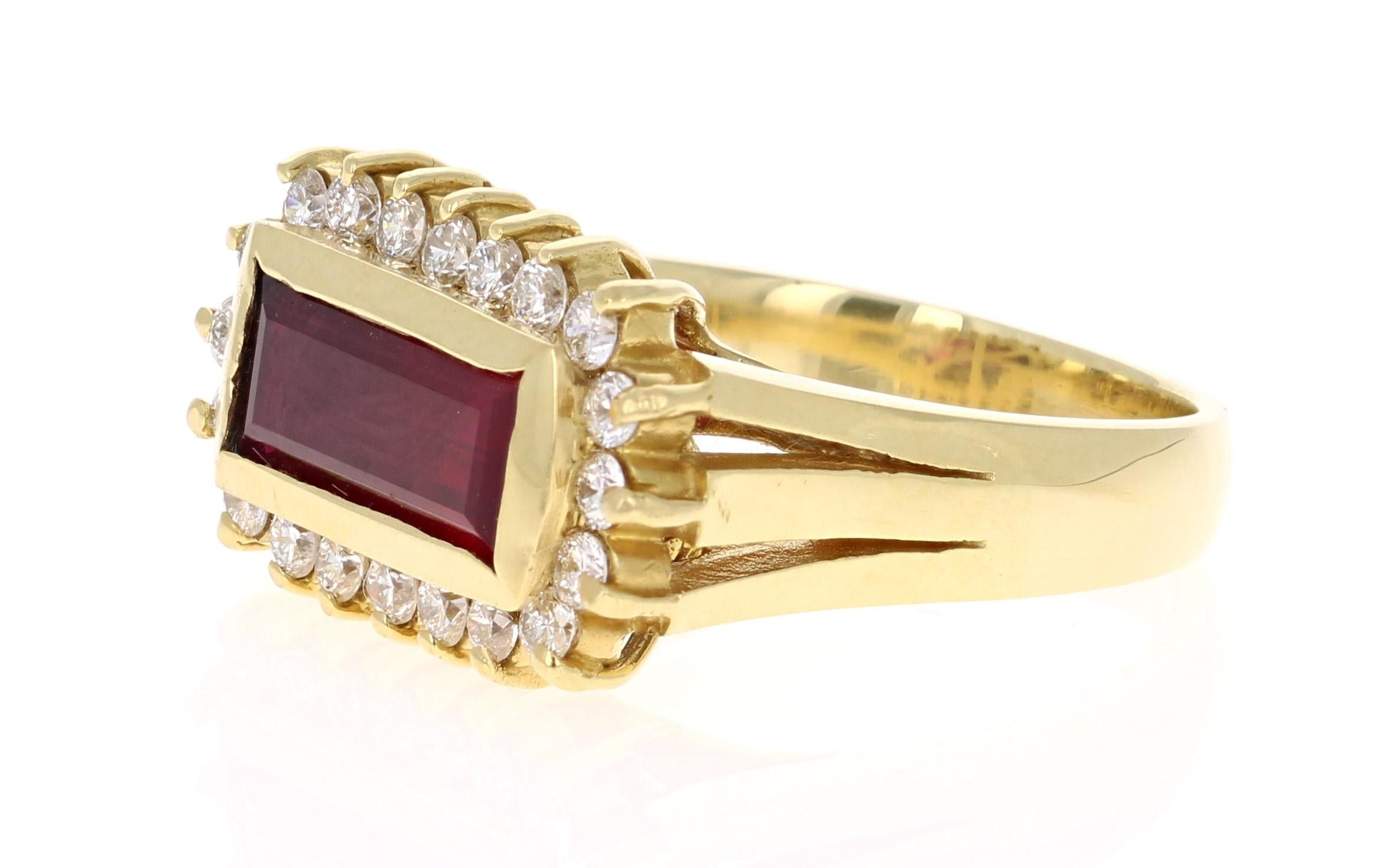 Art déco Bague en or jaune 18 carats avec diamants et rubis de 3,14 carats en vente