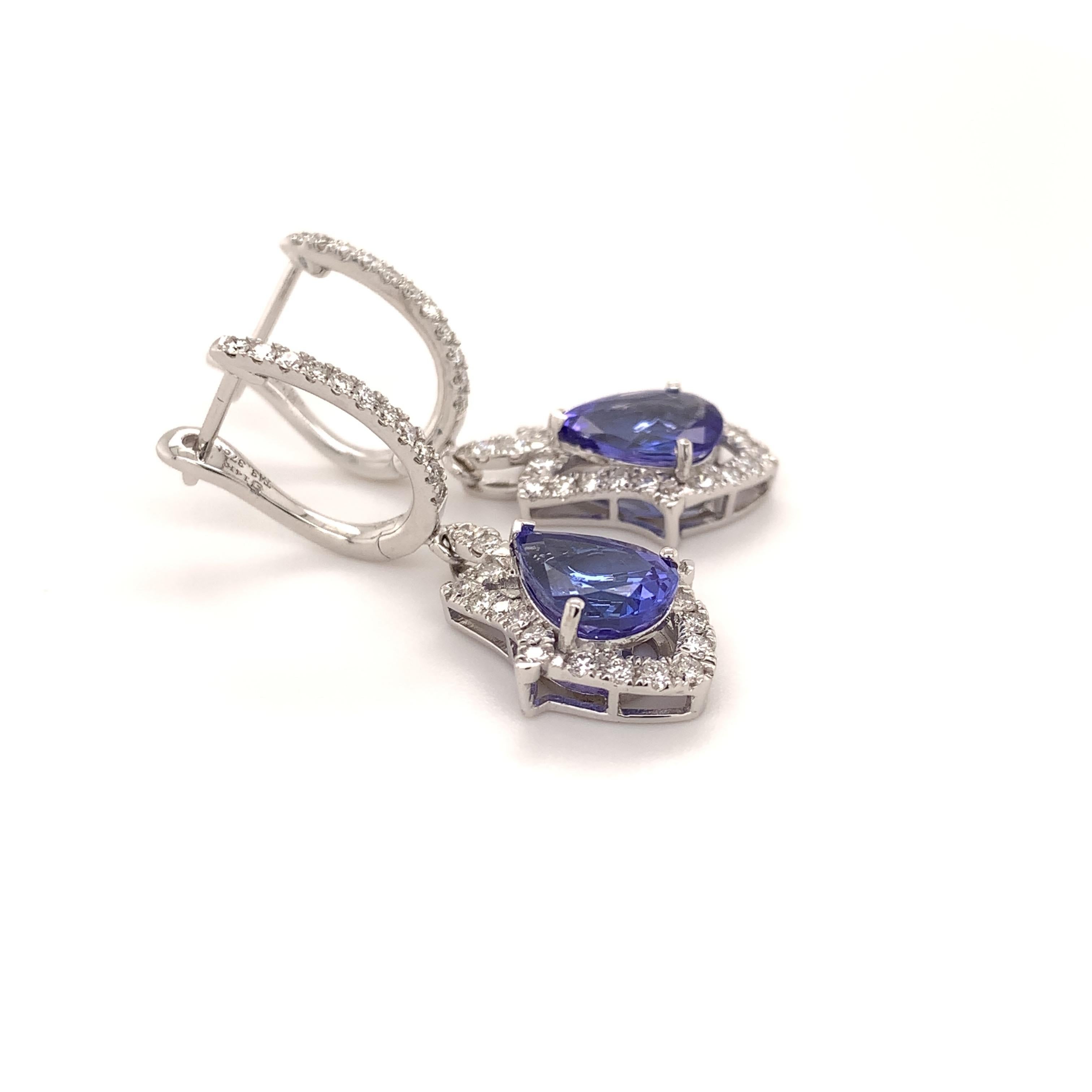 Contemporary 3.14 Carat Tanzanite Dangling Earrings