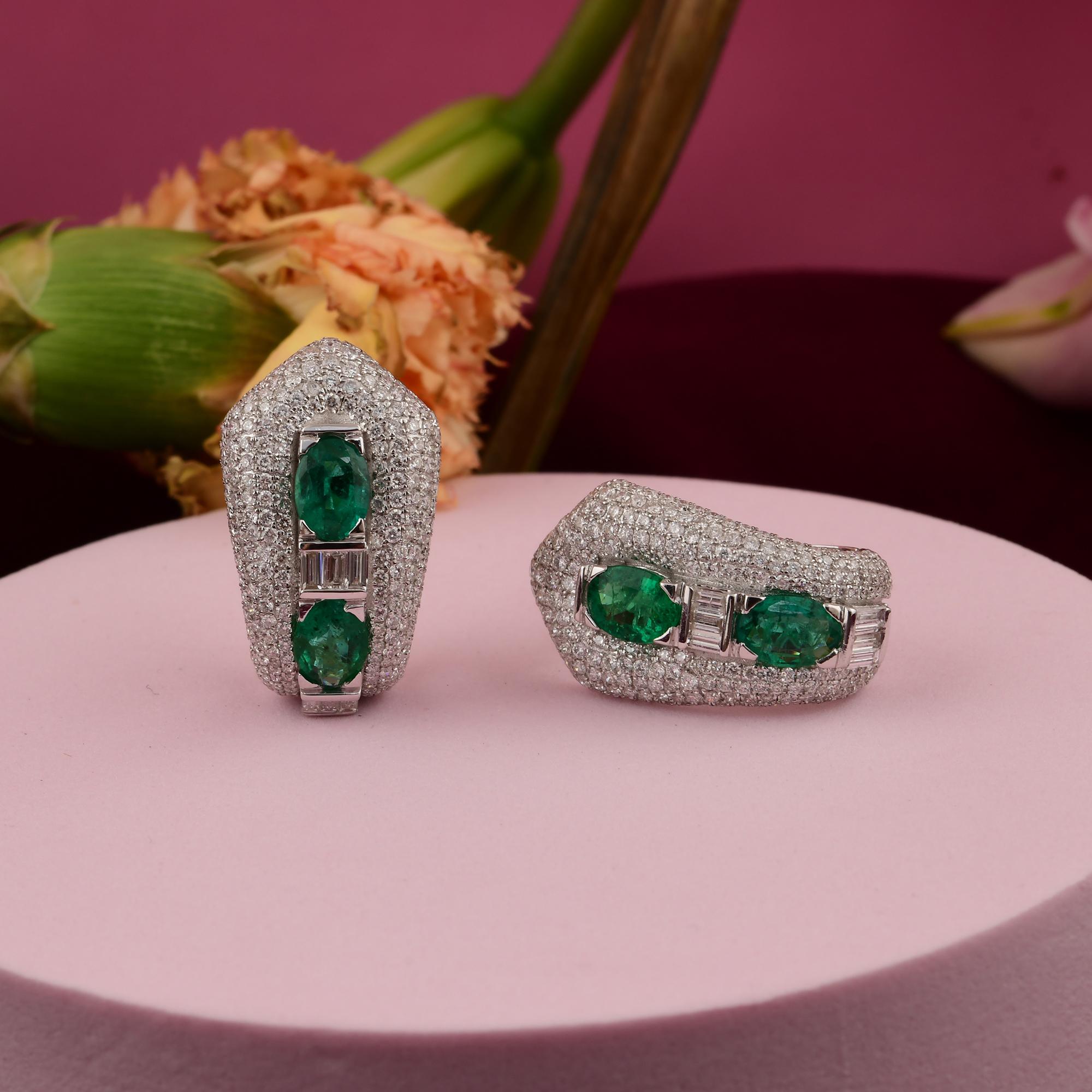 3,14 Karat sambischer Smaragd-Ohrringe 3,63 Karat SI/H Diamant 14 Karat Weißgold (Moderne) im Angebot