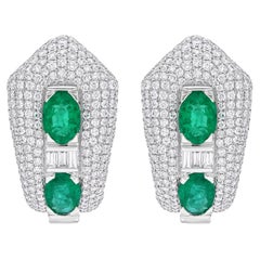 Orecchini con smeraldo dello Zambia da 3,14 carati Diamante SI/H da 3,63 carati Oro bianco 14 carati