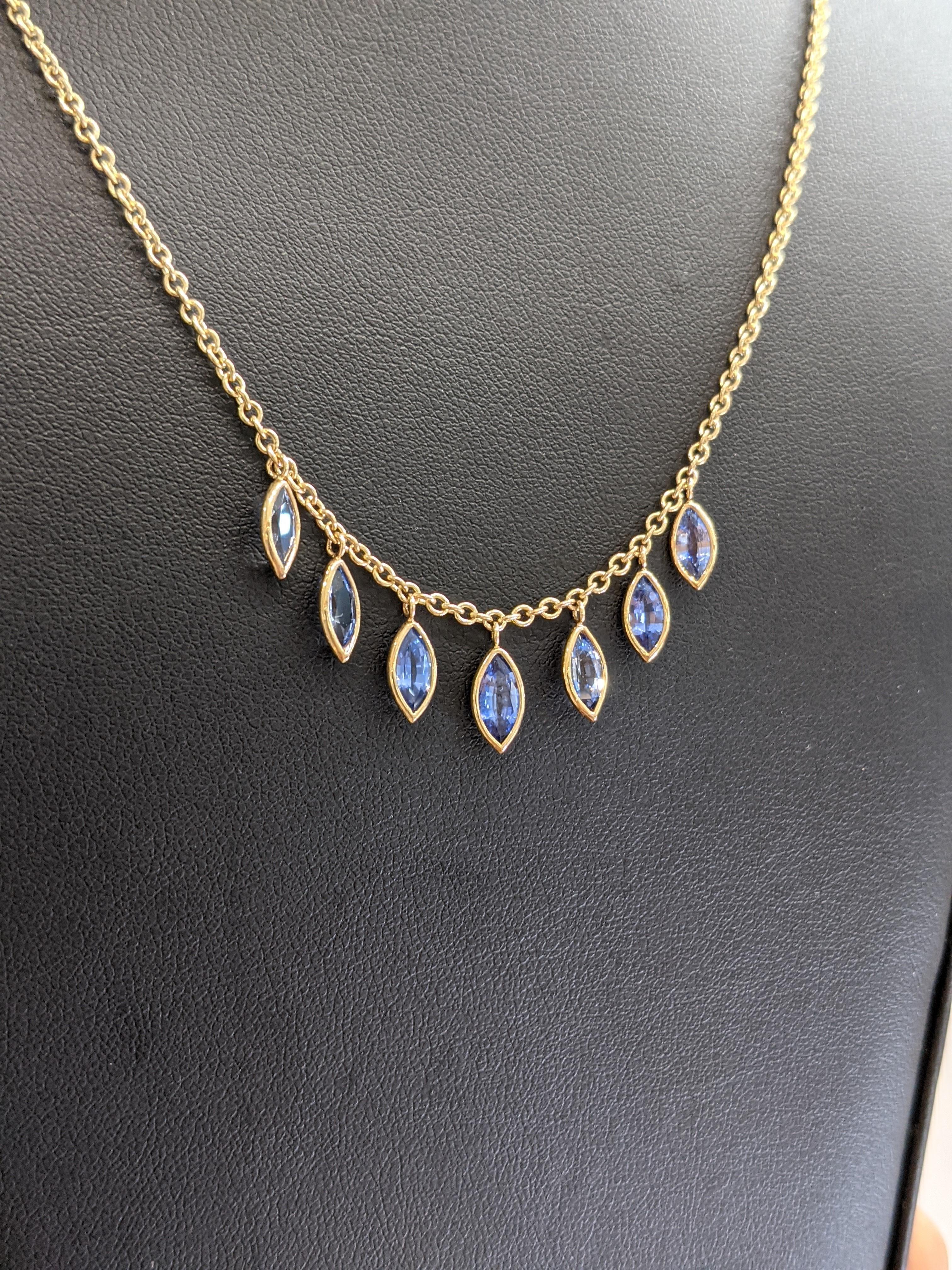 Art Deco 3.14 carats marquise cut Ceylon Sapphire necklace 18k yellow gold For Sale