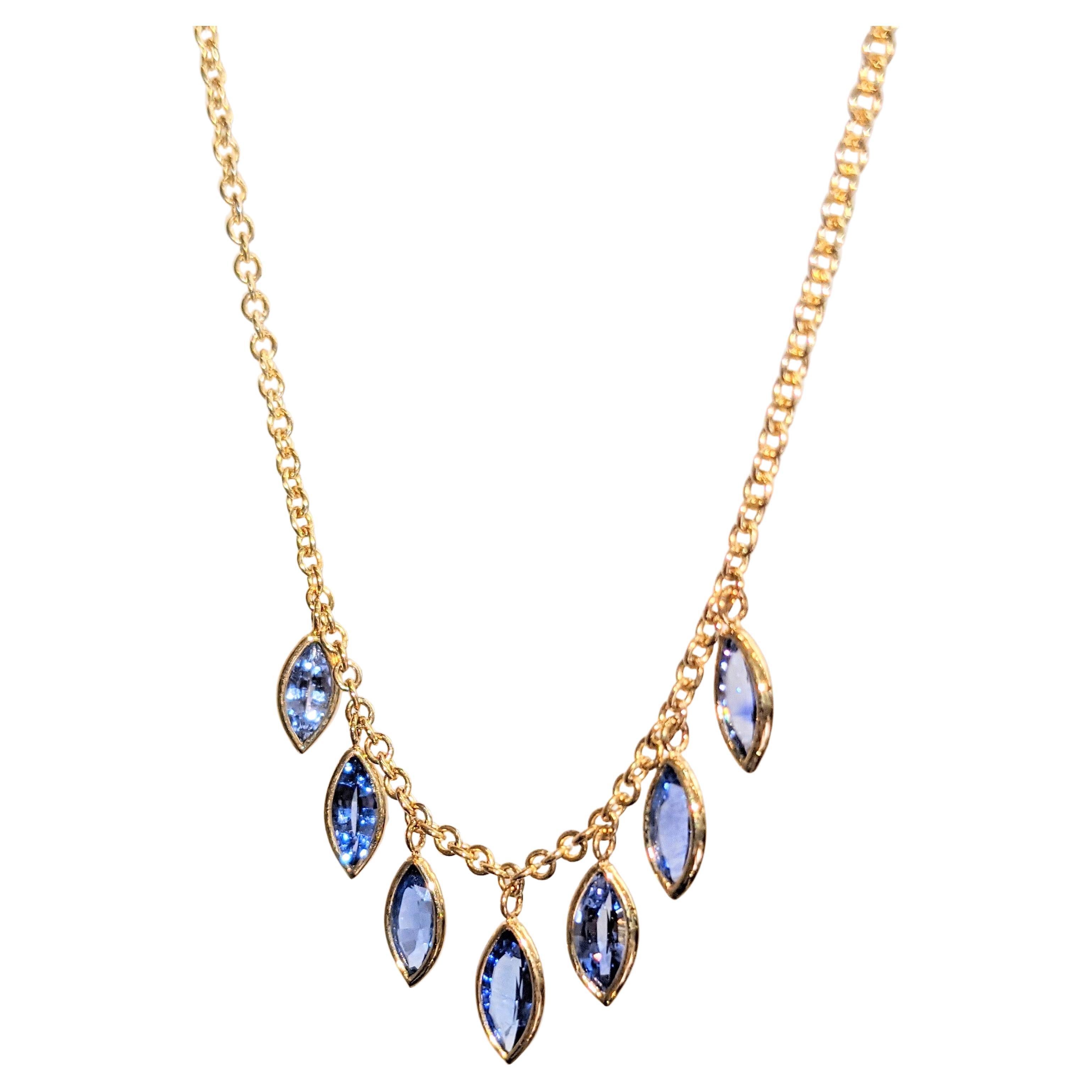 3.14 carats marquise cut Ceylon Sapphire necklace 18k yellow gold For Sale