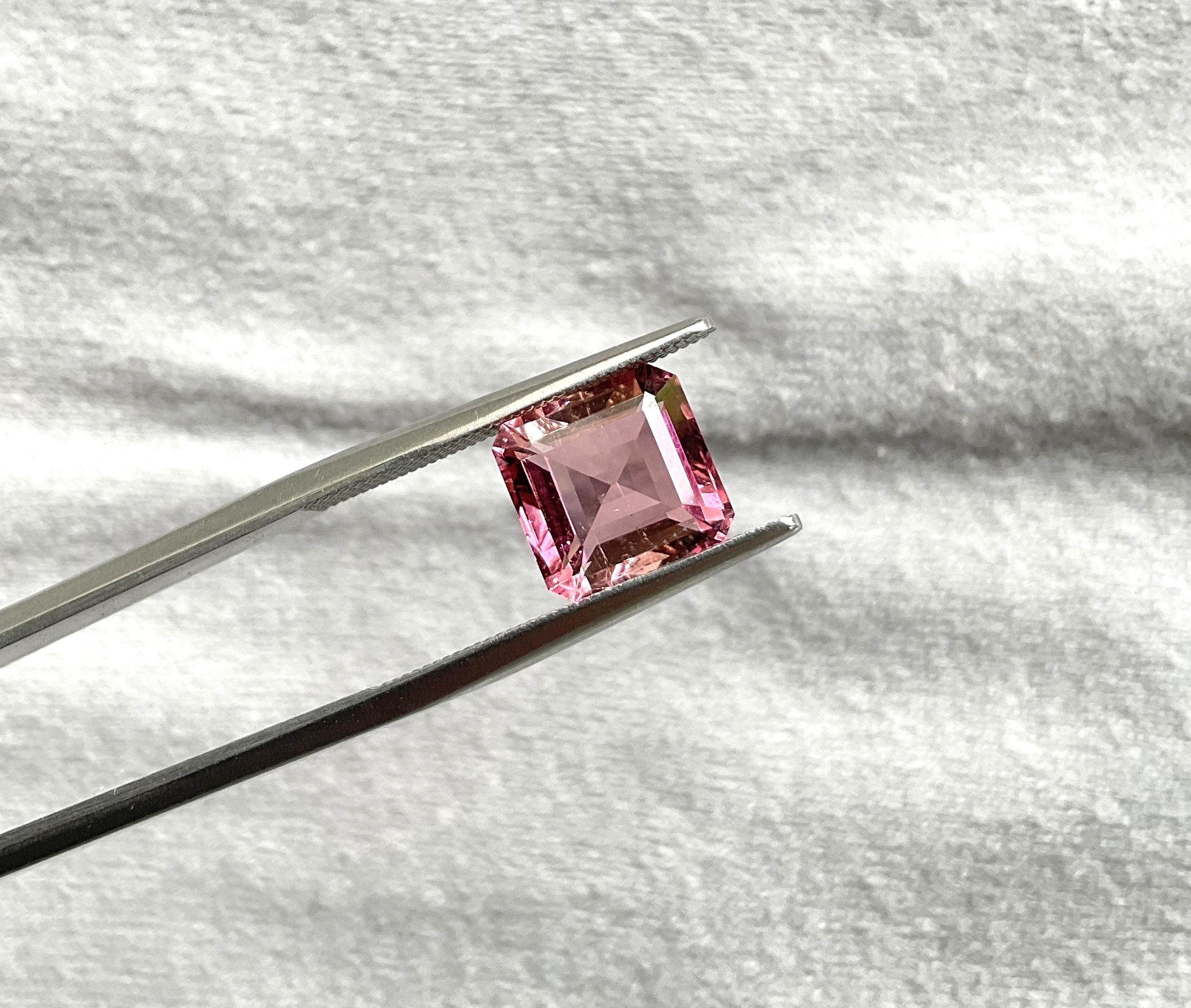 Art Déco 3,14 carati di tormalina rosa quadrata sfaccettata Pietra da taglio di alta qualità Nature in vendita