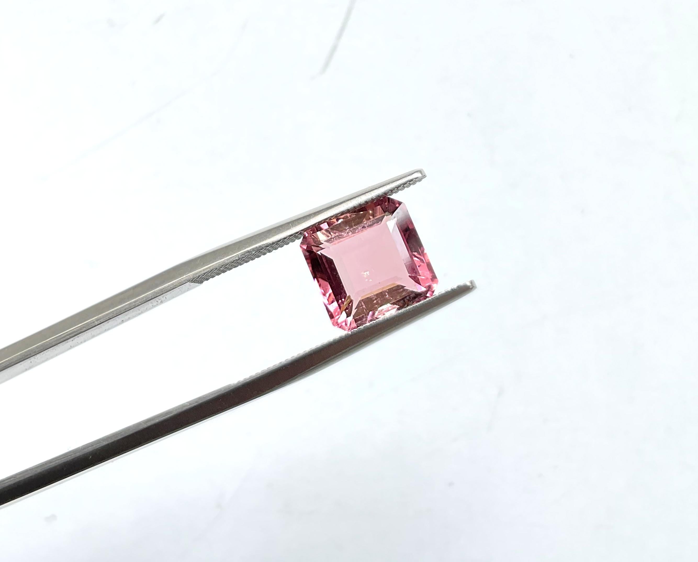Quadrato 3,14 carati di tormalina rosa quadrata sfaccettata Pietra da taglio di alta qualità Nature in vendita