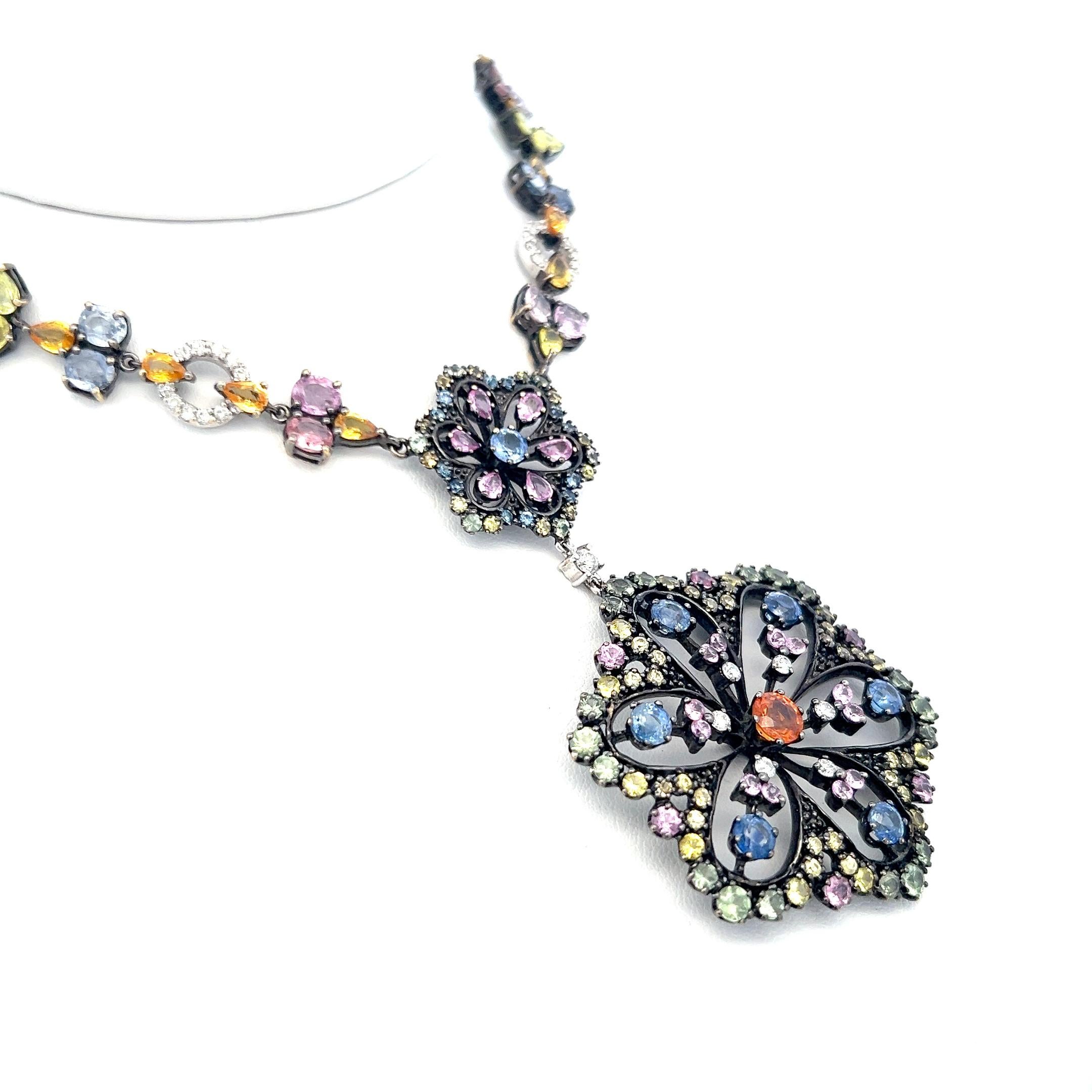 Taille mixte Collier pendentif en or 18 carats avec saphirs de 31,42 carats et diamants ronds de 0,83 carat H-SI en vente