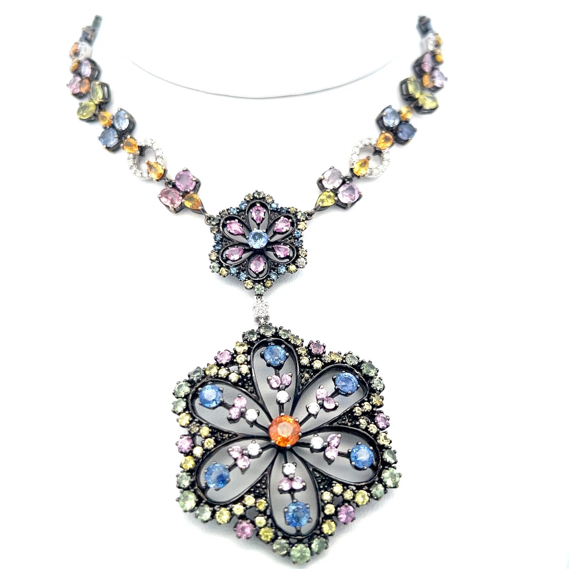 Collier pendentif en or 18 carats avec saphirs de 31,42 carats et diamants ronds de 0,83 carat H-SI Bon état - En vente à New York, NY