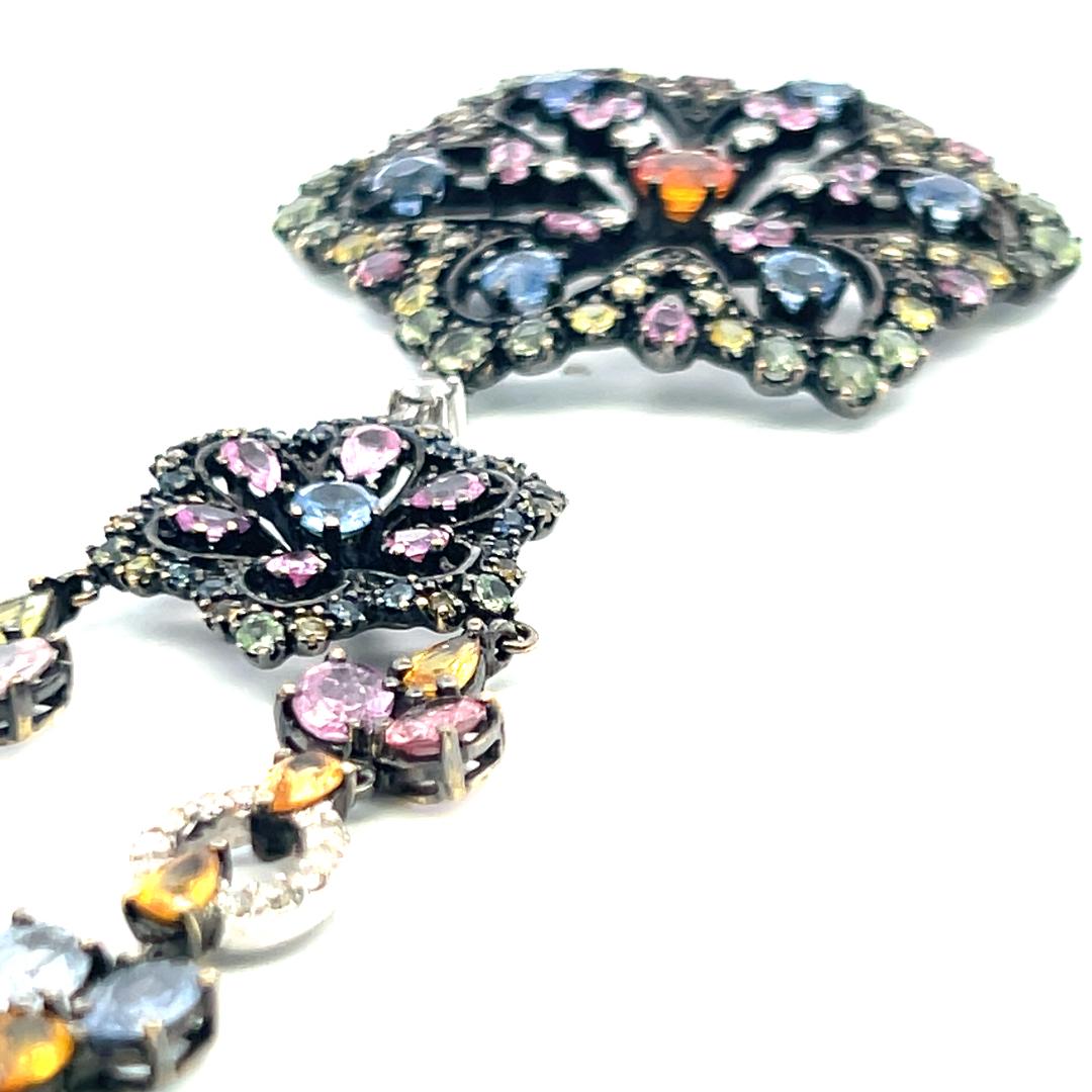 Collier pendentif en or 18 carats avec saphirs de 31,42 carats et diamants ronds de 0,83 carat H-SI en vente 1
