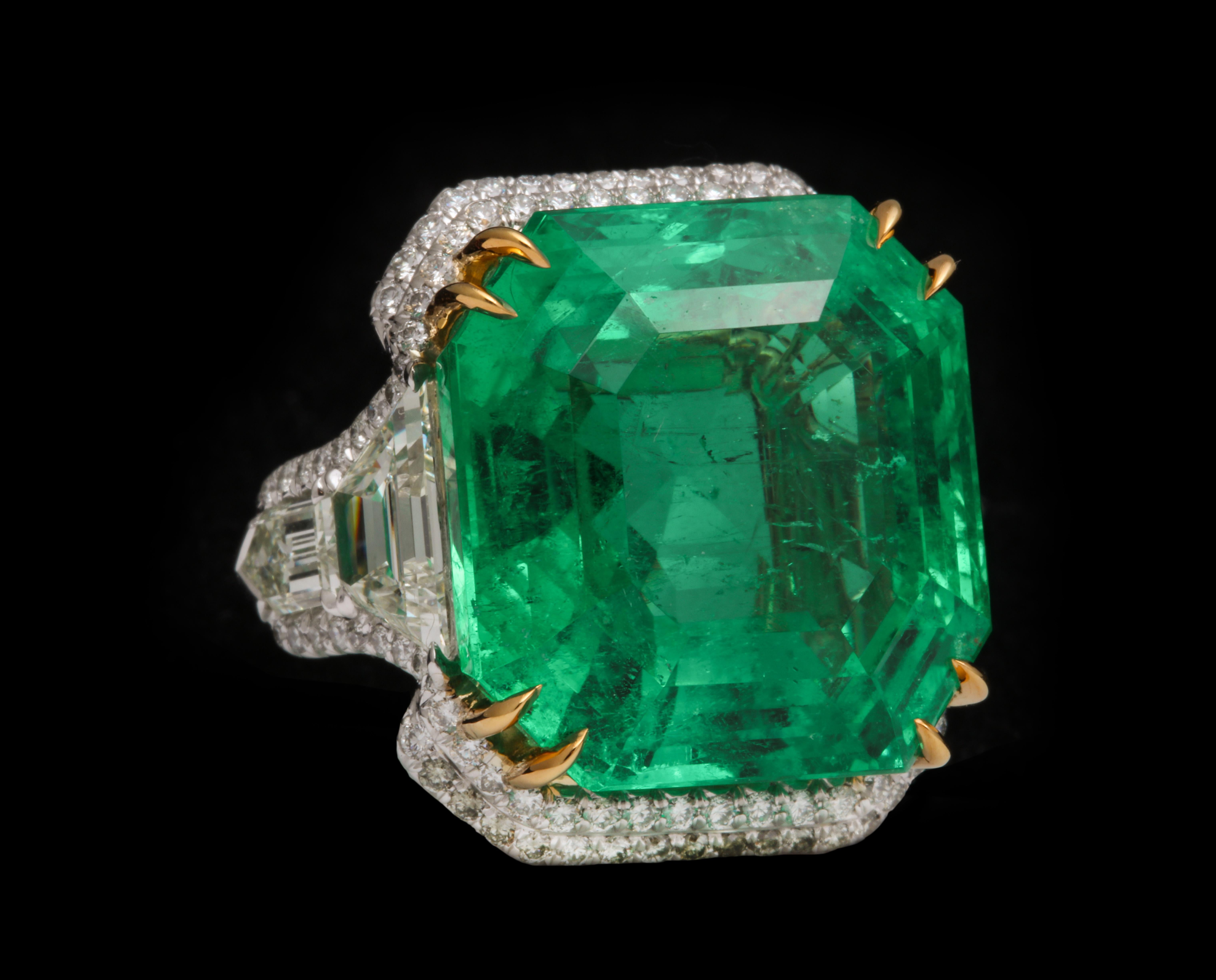 Women's or Men's 31.49 Carat Colombian Emerald Ring For Sale