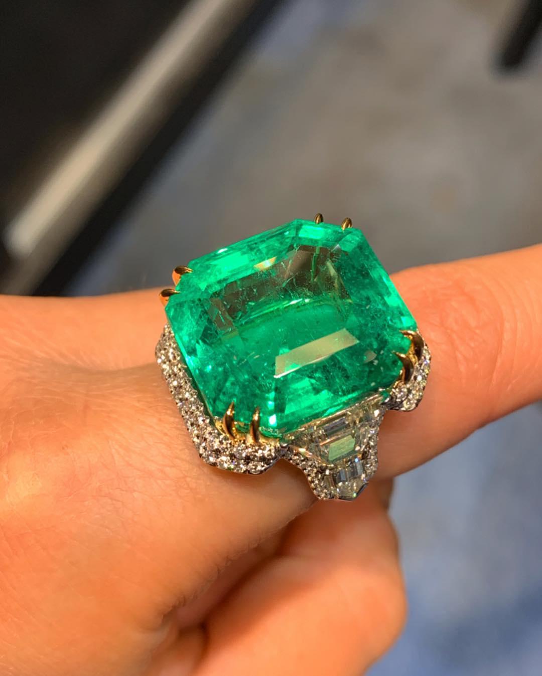 31.49 Carat Colombian Emerald Ring For Sale at 1stDibs | big emerald ...