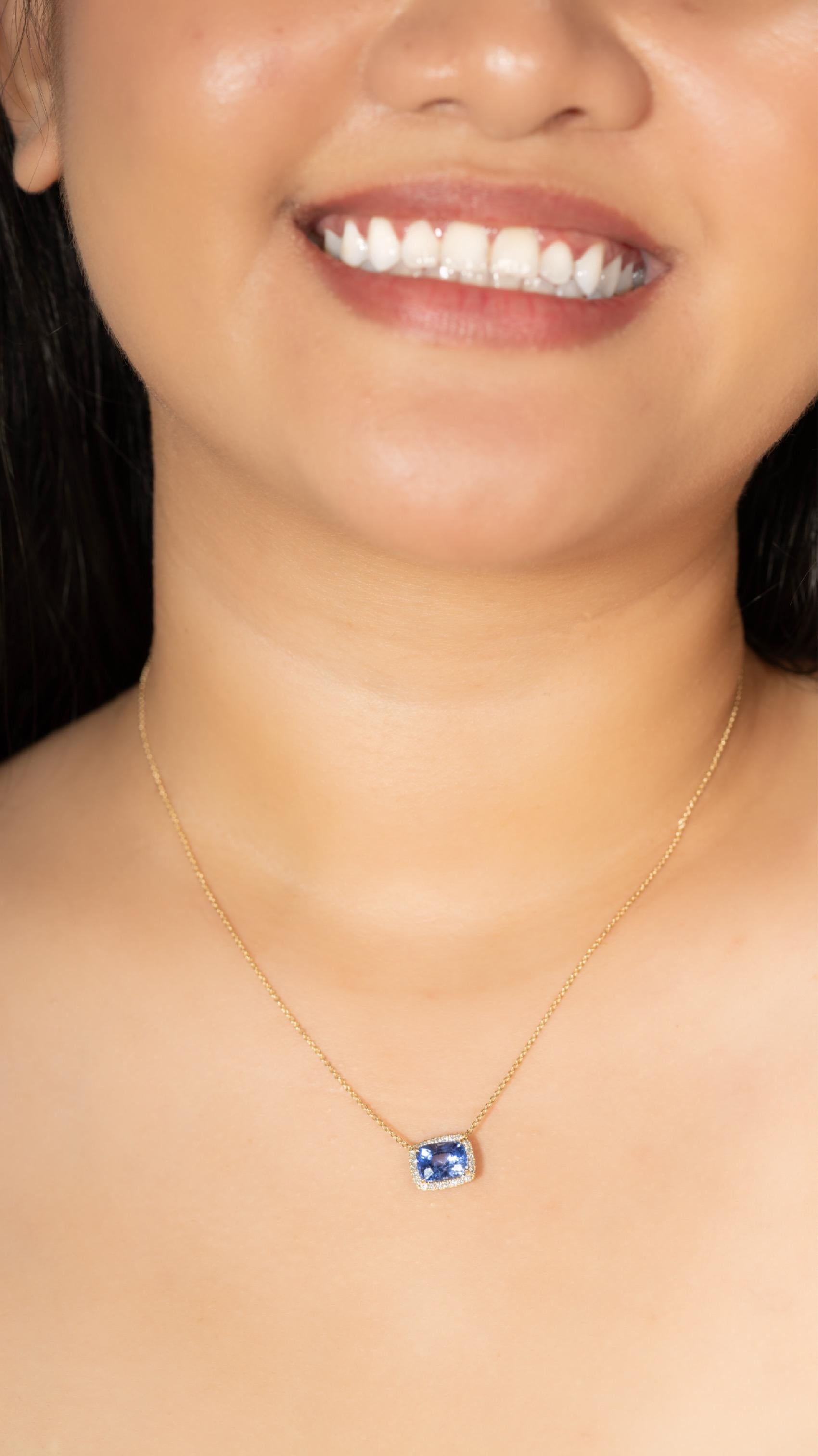 da uomo o donna Collana con zaffiro blu da 3,14 carati e aureola di diamanti in oro giallo 18 carati in vendita