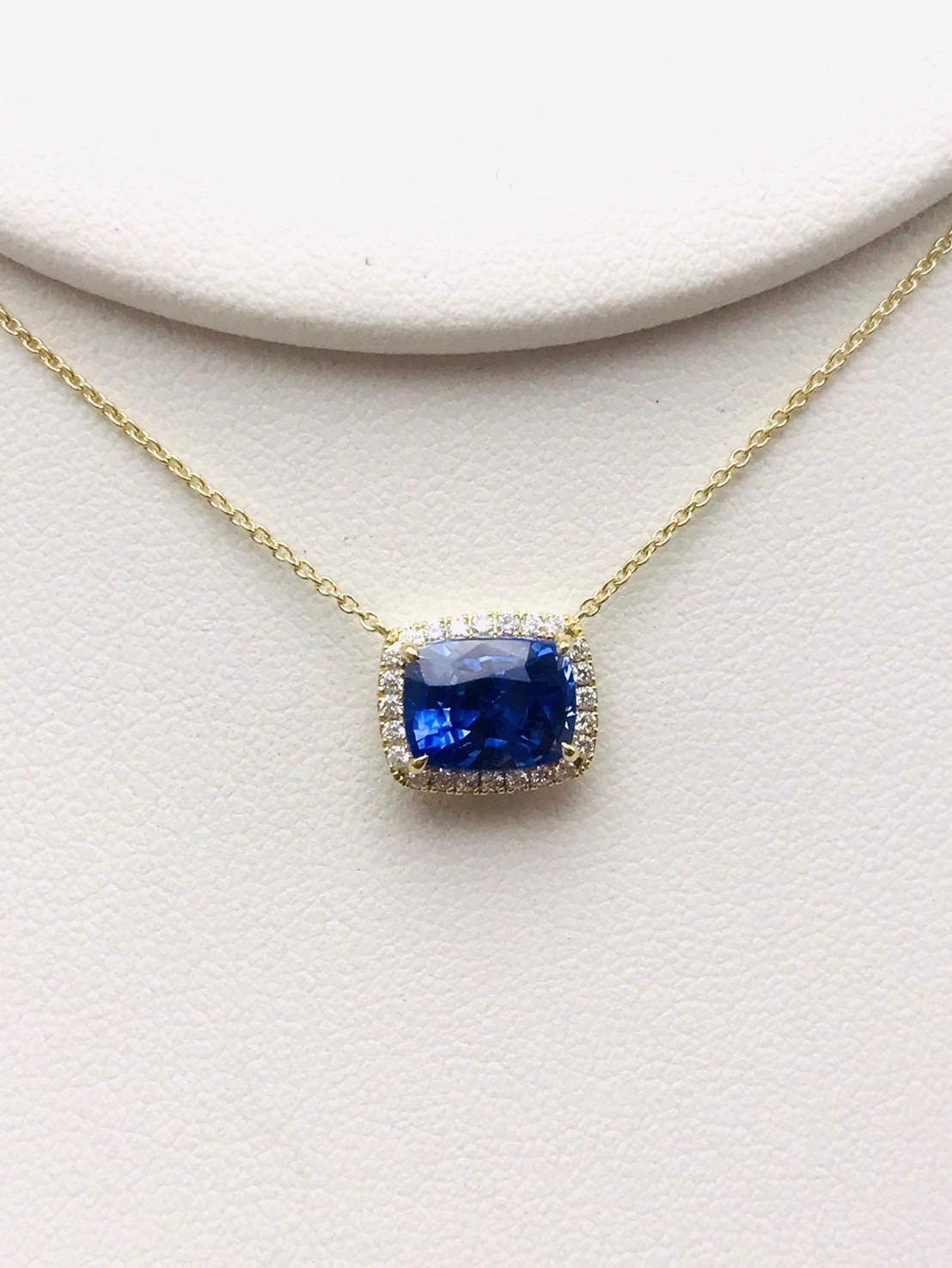 Collana con zaffiro blu da 3,14 carati e aureola di diamanti in oro giallo 18 carati in vendita 1
