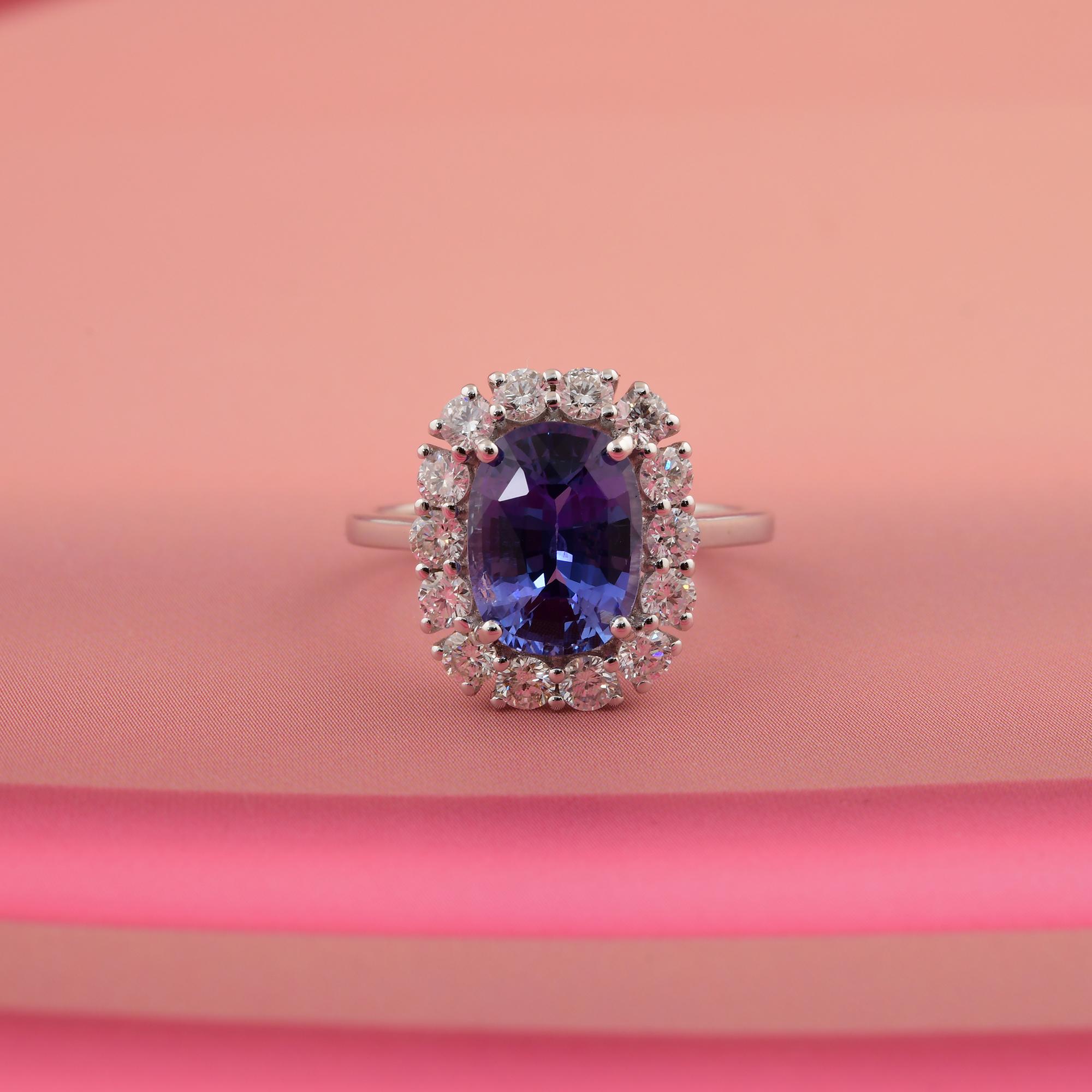 Oval Cut 3.15 Carat Blue Sapphire 0.92 Carat SI/H Diamond 18k White Gold Cocktail Ring For Sale