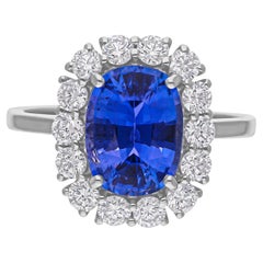 Zafiro azul de 3,15 quilates Diamante SI/H de 0,92 quilates Anillo de cóctel de oro blanco de 18 quilates
