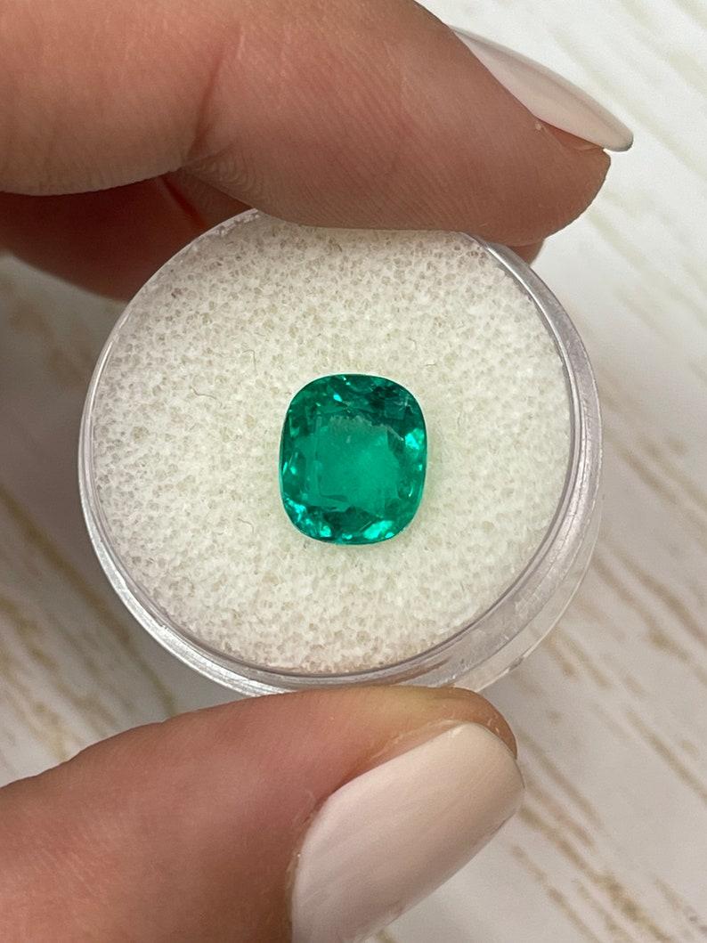 3.15 Carat Certified Vivid Bluish Green Colombian Emerald - Elongated Cushion In New Condition For Sale In Jupiter, FL