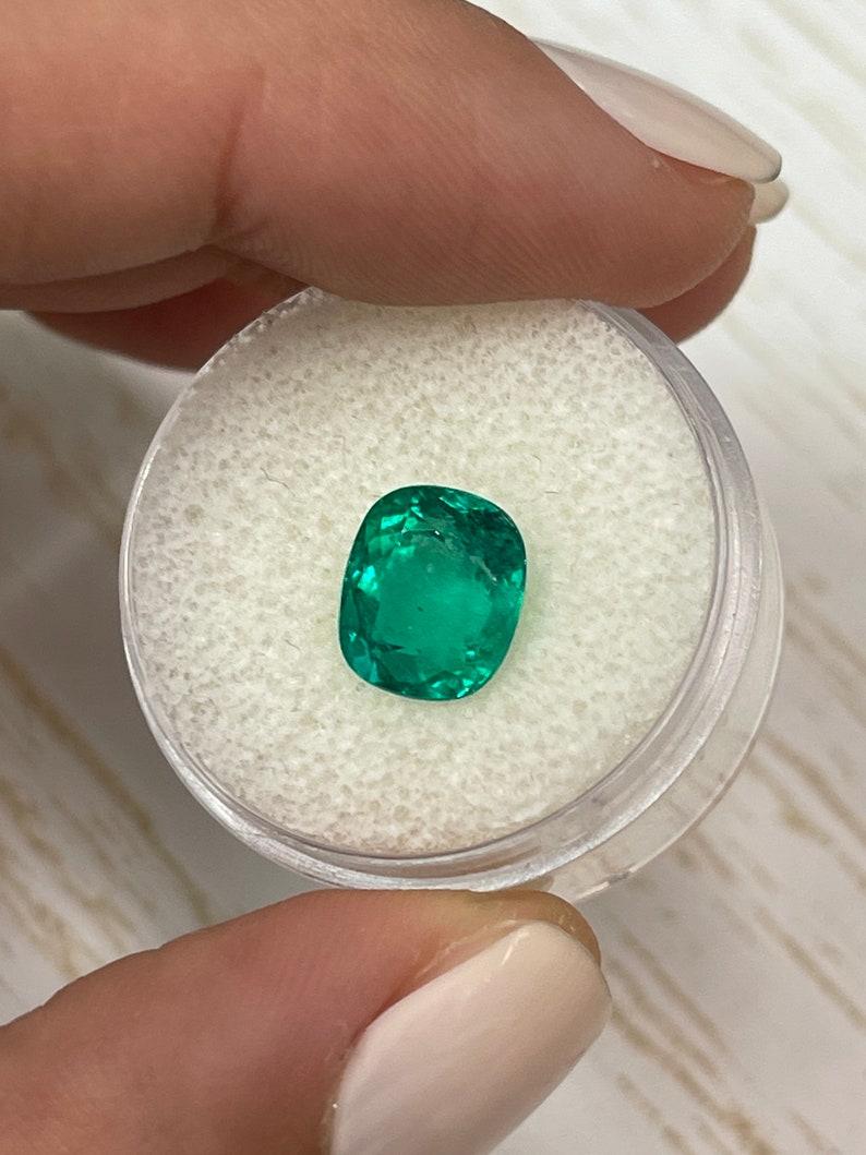Modern 3.15 Carat Certified Vivid Bluish Green Colombian Emerald - Elongated Cushion For Sale