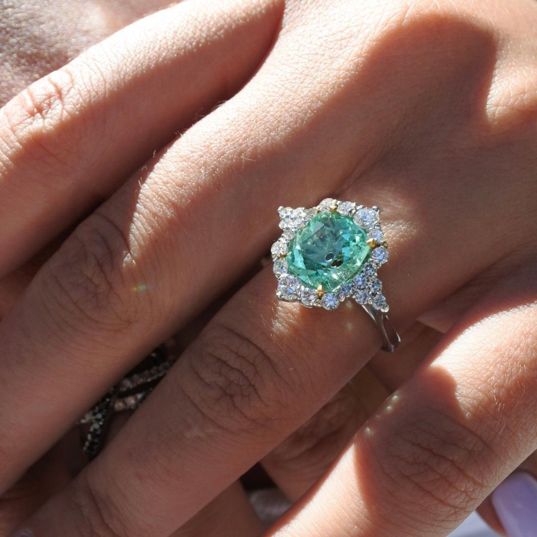 3.15 Carat Emerald and Diamonds Ring 18 Karat White Gold  In New Condition In Ramatgan, IL