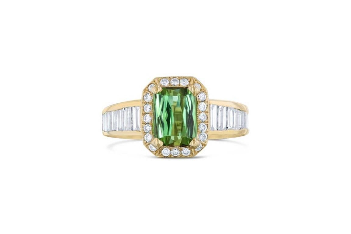 Contemporary 3.15 Carat Green Tourmaline Diamond 14 Karat Yellow Gold Ring For Sale