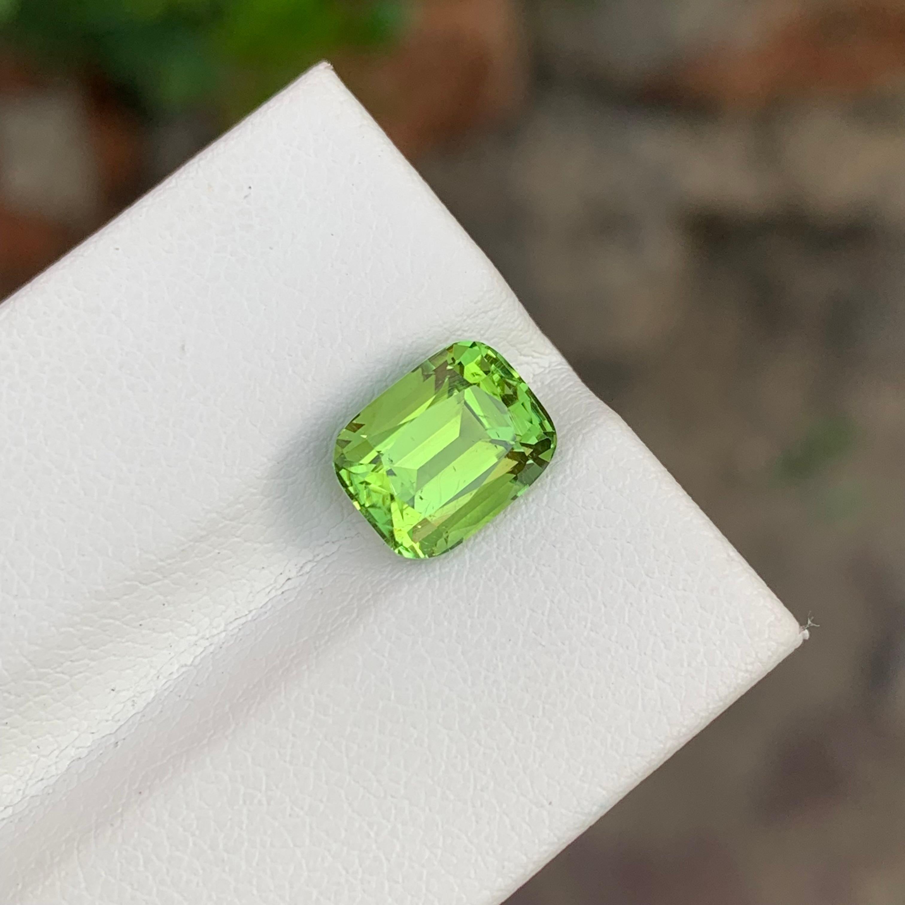Taille coussin 3.15 Carat Natural Loose Green Tourmaline Cushion Shape Gem For Jewellery (Tourmaline verte en forme de coussin pour bijoux) en vente