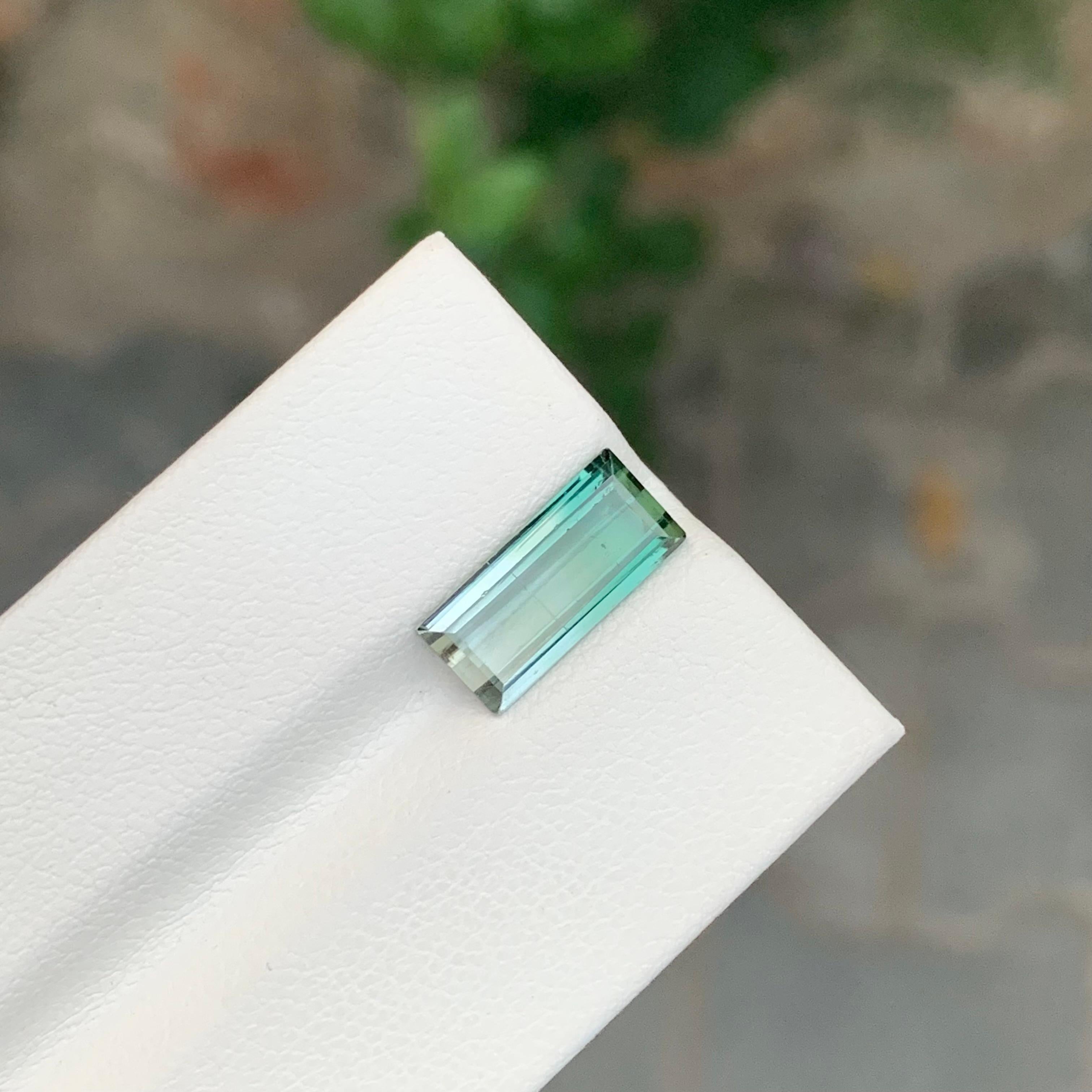 3.15 Carat Natural Loose Bi Colour Tourmaline Baguette Shape Gemstone In New Condition For Sale In Peshawar, PK