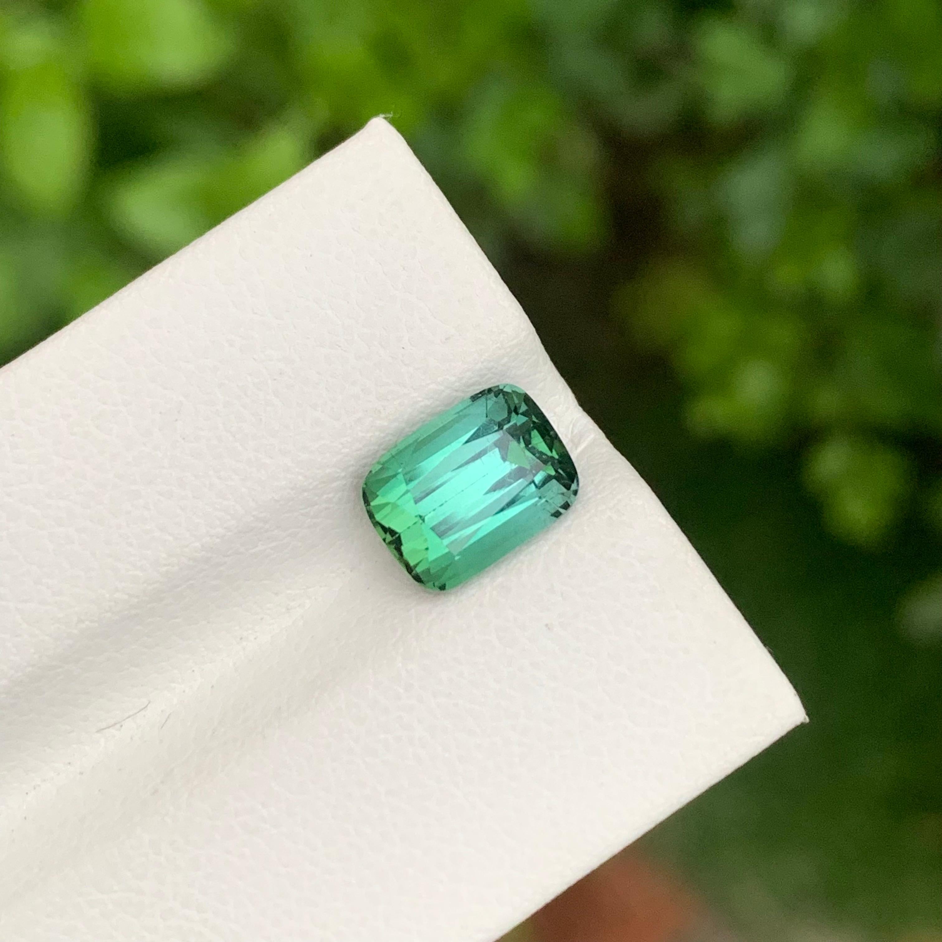 Taille coussin Tourmaline naturelle non sertie vert bleuté taille coussin de 3,15 carats pour bijoux en vente