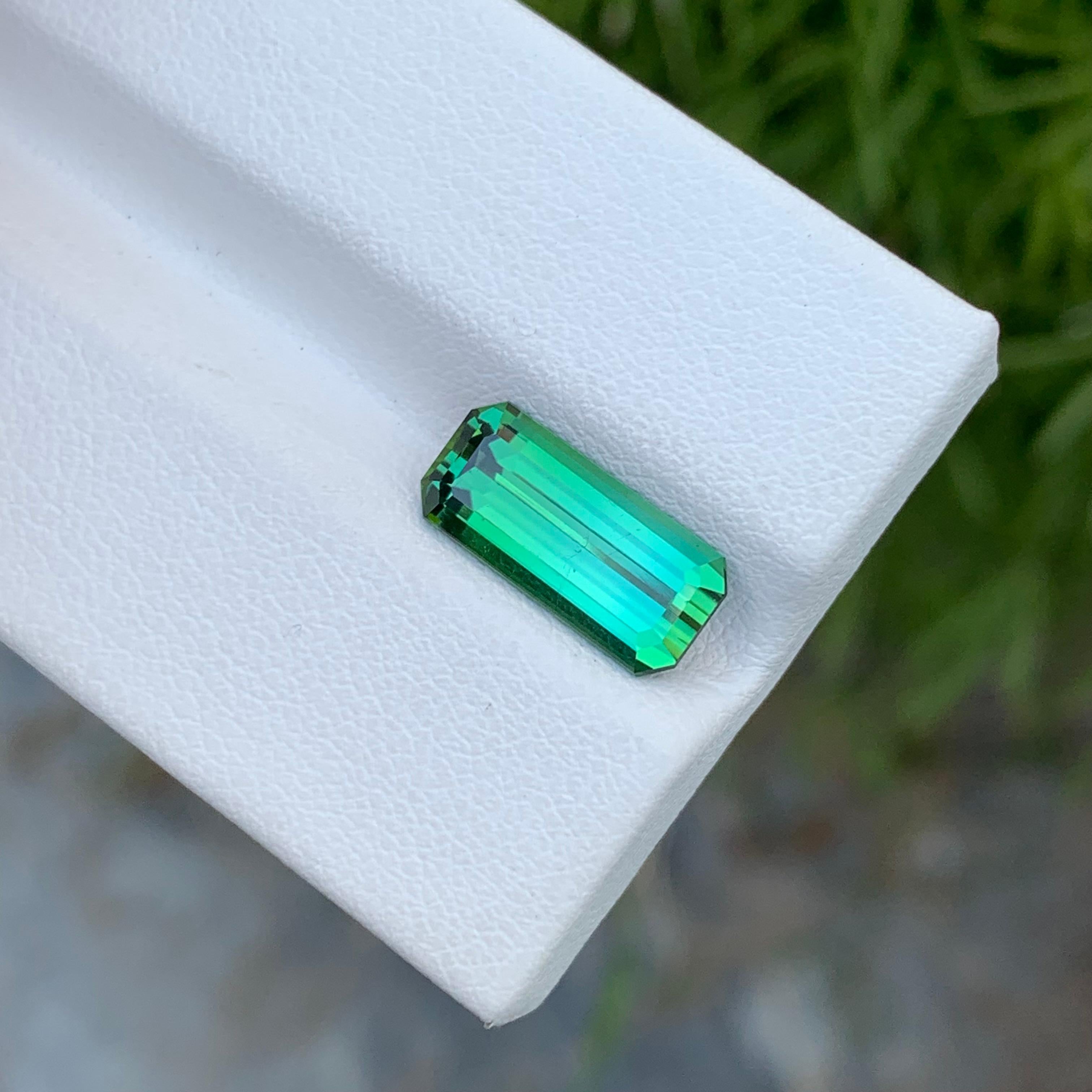 3,15 Karat Natürlicher loser hellgrüner Turmalin Smaragdform Edelstein für Schmuck für Damen oder Herren im Angebot