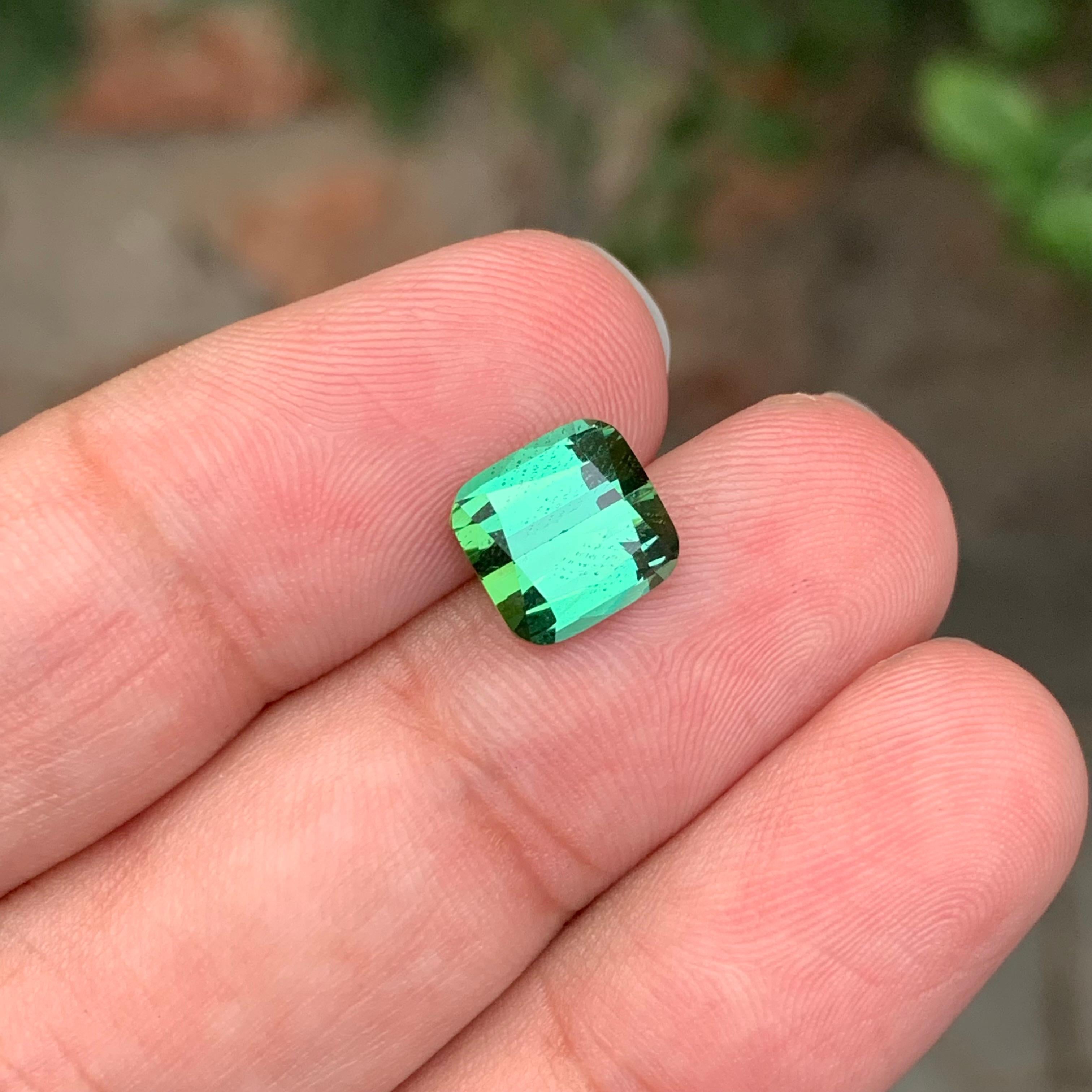 3.15 Carat Natural Loose Bright Green Tourmaline Gem en vente 1