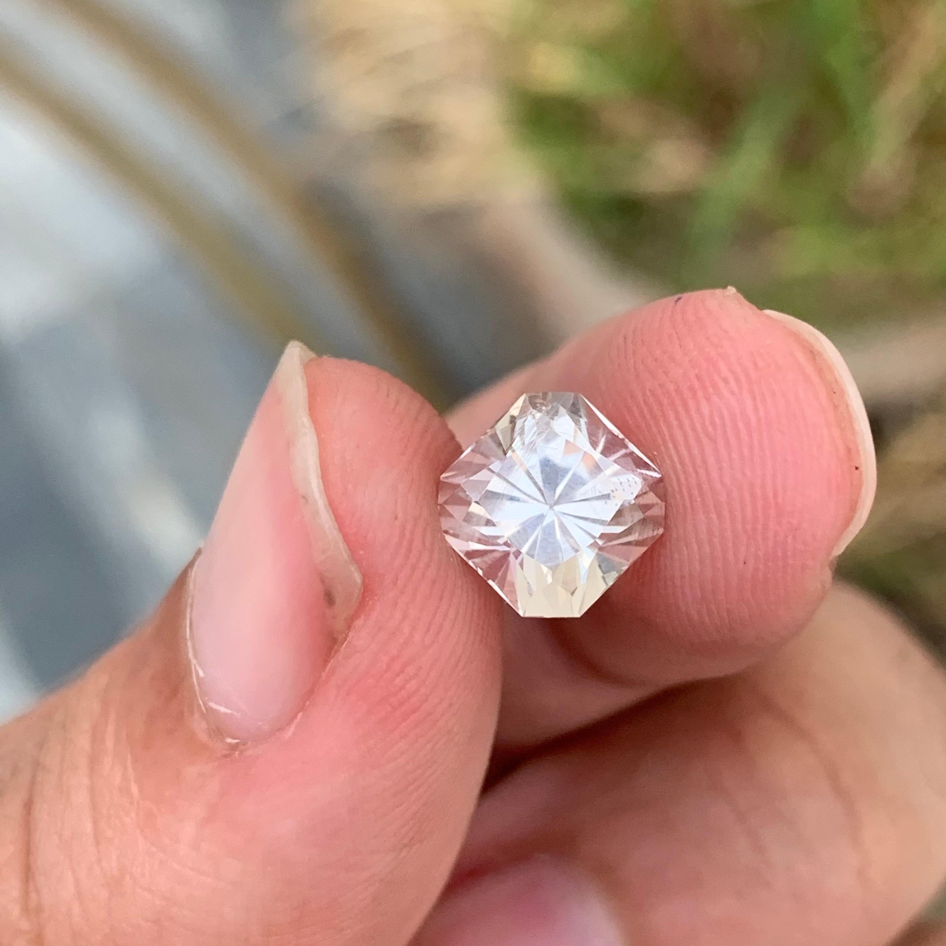 Pierre précieuse naturelle de forme carrée, topaze dorée non sertie de 3,15 carats en vente 4