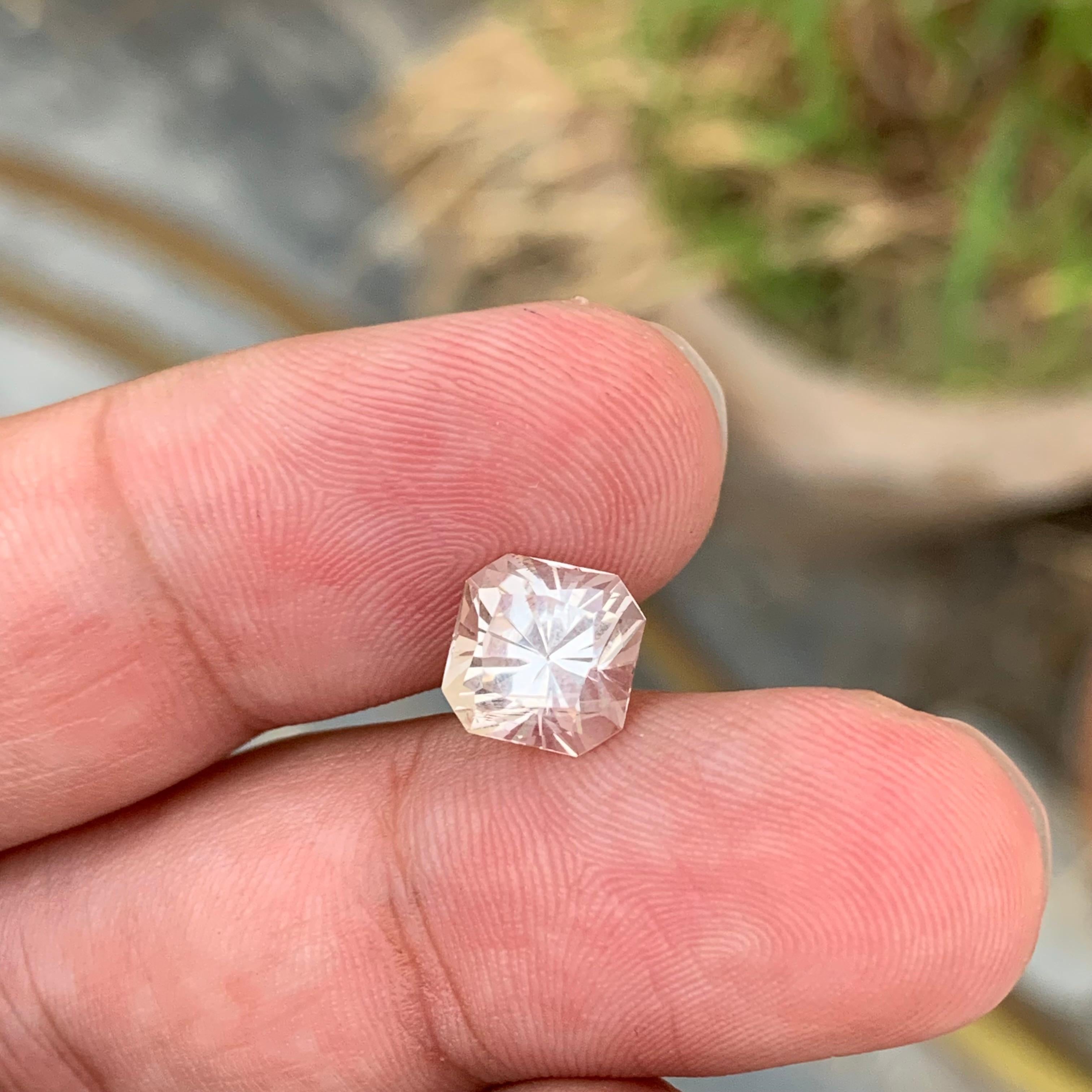 Pierre précieuse naturelle de forme carrée, topaze dorée non sertie de 3,15 carats en vente 5