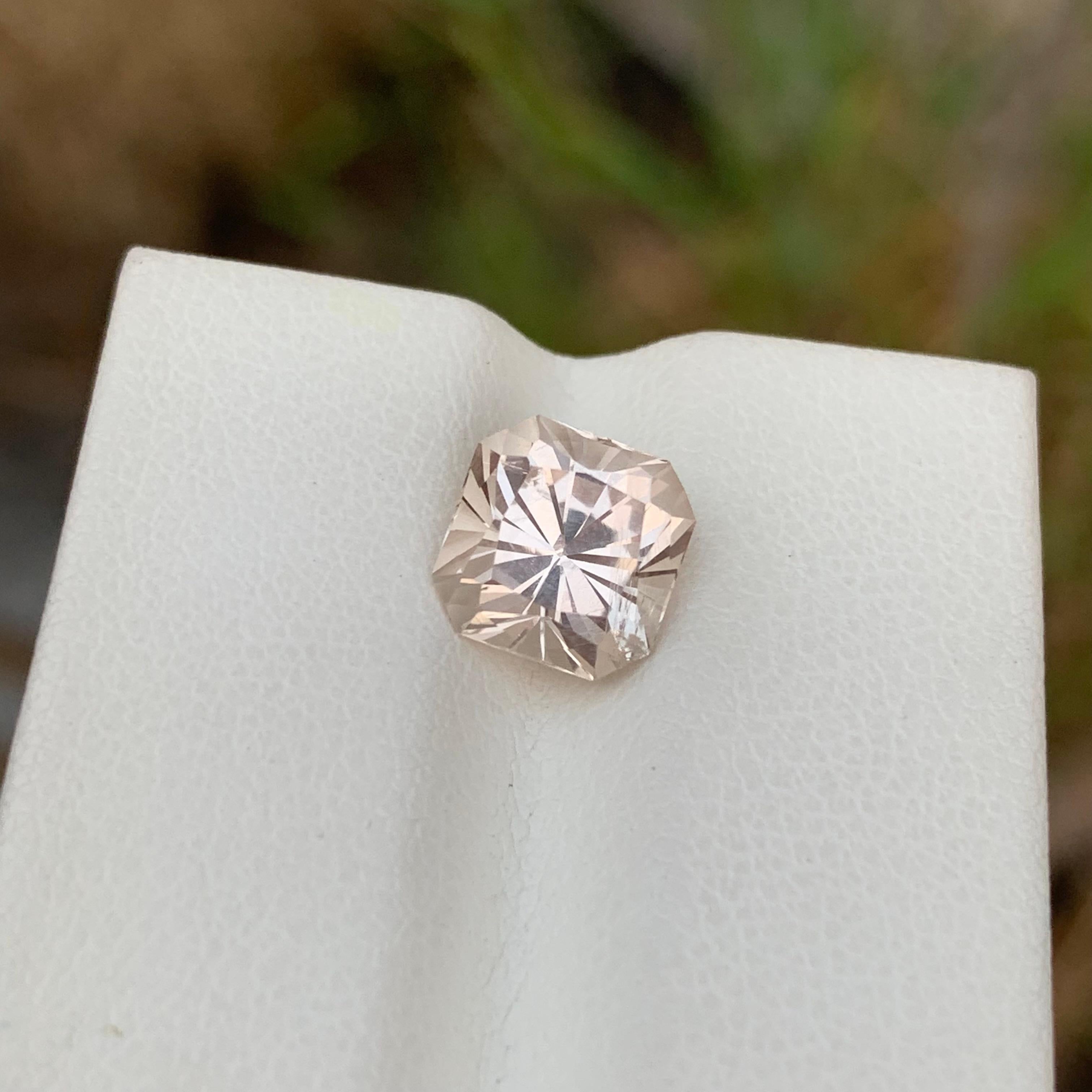 Topaze dorée facettée

Poids : 3,15 carats
Dimension : 8 x 7,9 x 6,3 mm
Origine : Skardu, Pakistan
Forme : Carré 
Couleur ; Doré
Traitement : Non
Certificat : Sur demande

La topaze dorée est une pierre précieuse rayonnante réputée pour ses teintes