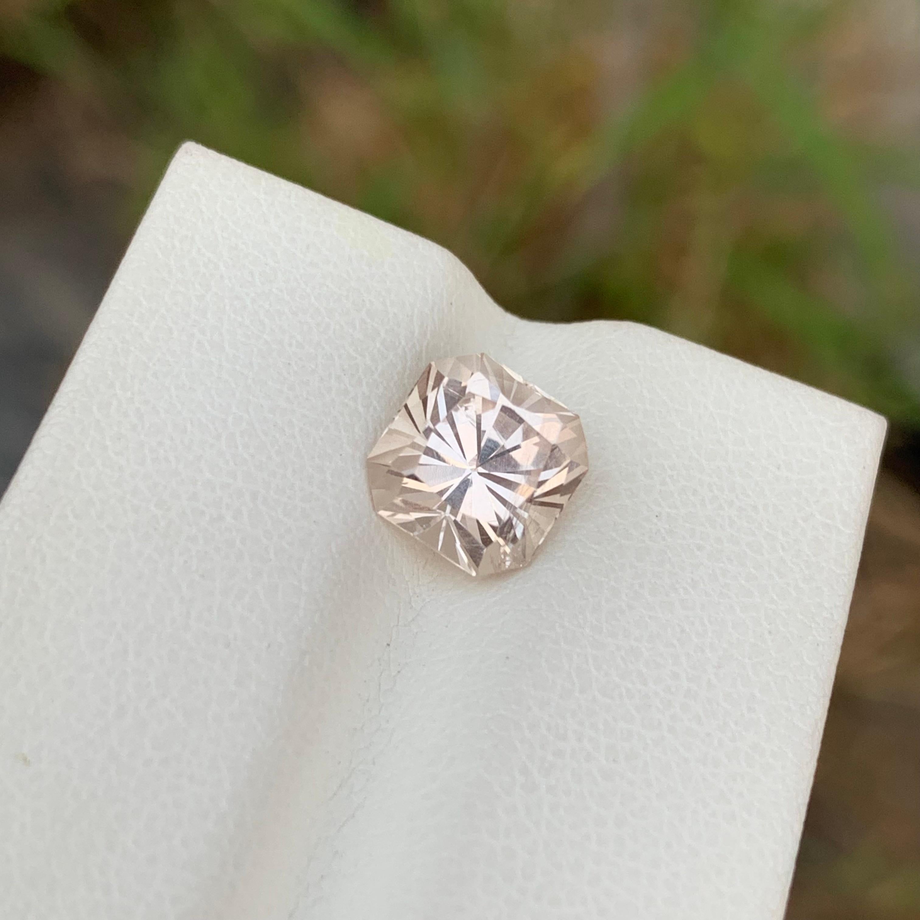 Arts and Crafts Pierre précieuse naturelle de forme carrée, topaze dorée non sertie de 3,15 carats en vente