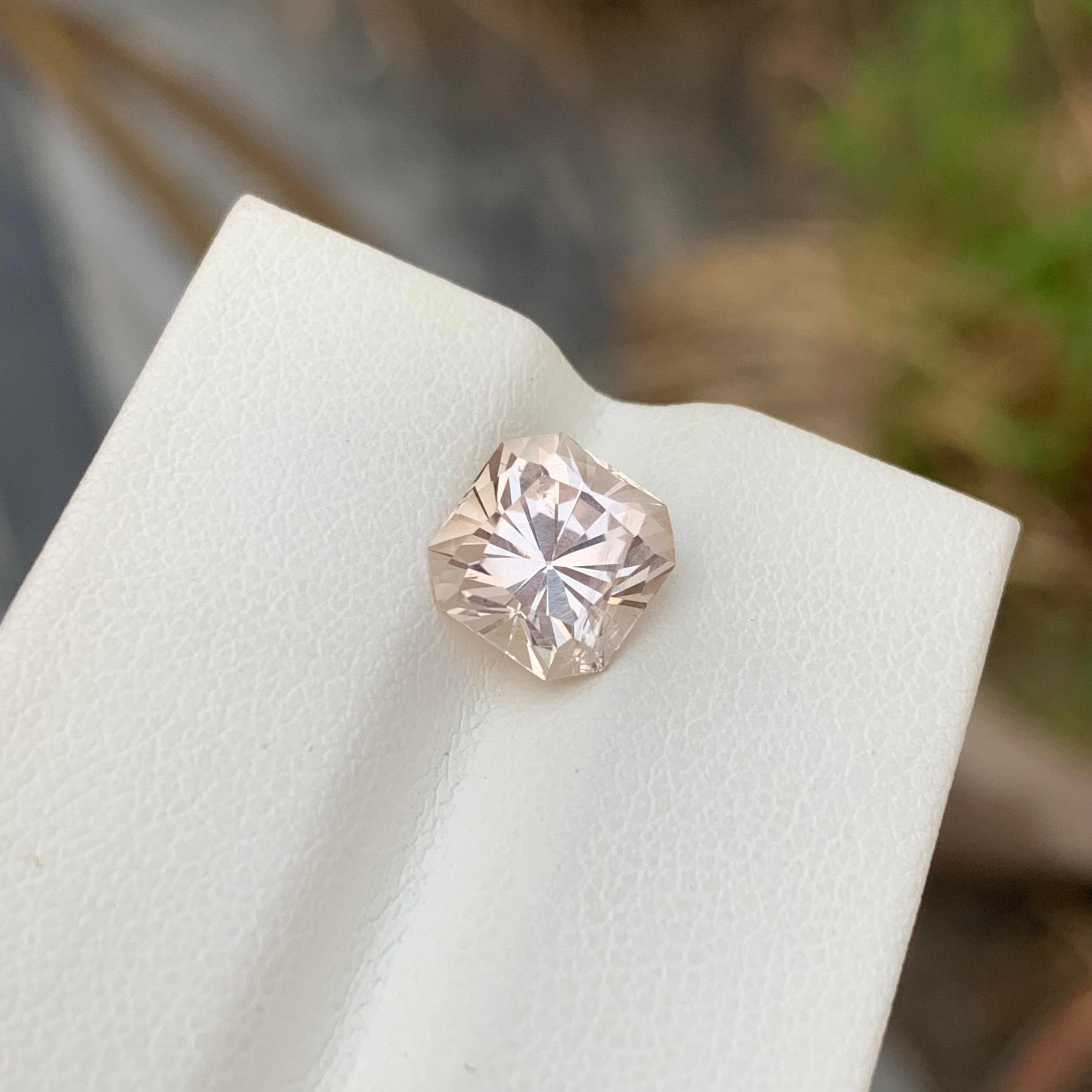 Pierre précieuse naturelle de forme carrée, topaze dorée non sertie de 3,15 carats Neuf - En vente à Peshawar, PK
