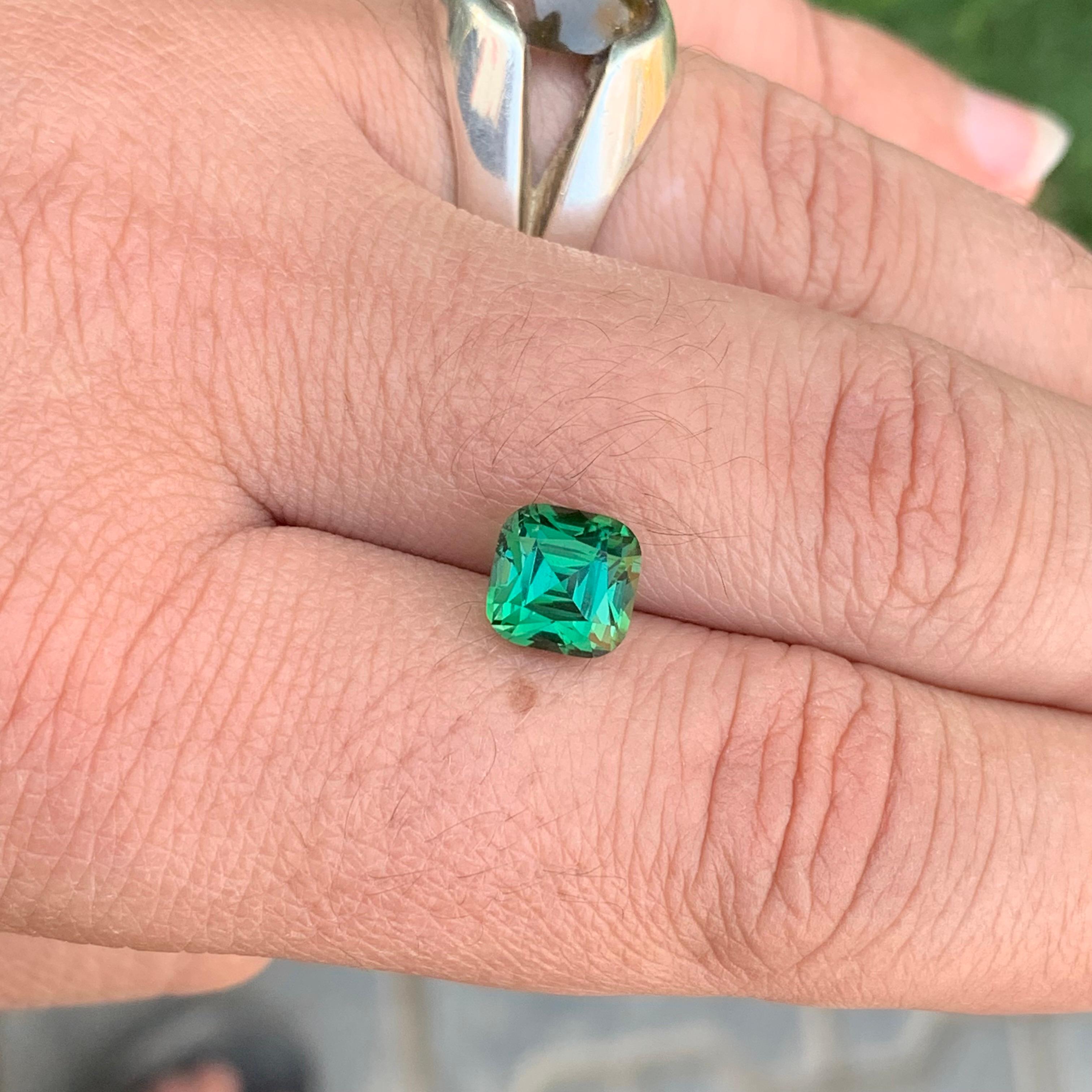 3.15 Carat Natural Loose Green Blue Tourmaline Cushion Shape Gemstone In New Condition For Sale In Peshawar, PK