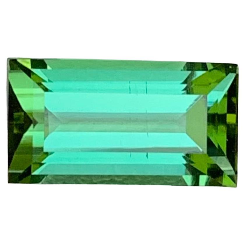 Gema natural suelta de turmalina verde en forma de baguette de 3,15 quilates