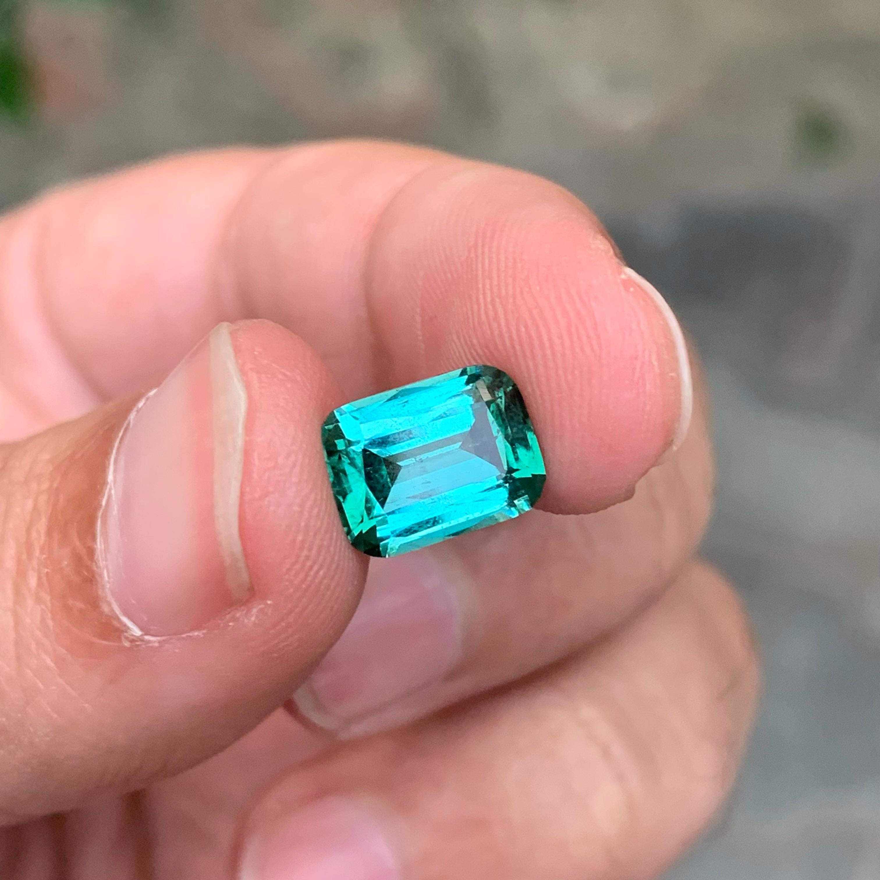Gema natural de turmalina laguna suelta de 3.15 quilates en forma de cojín en venta 1