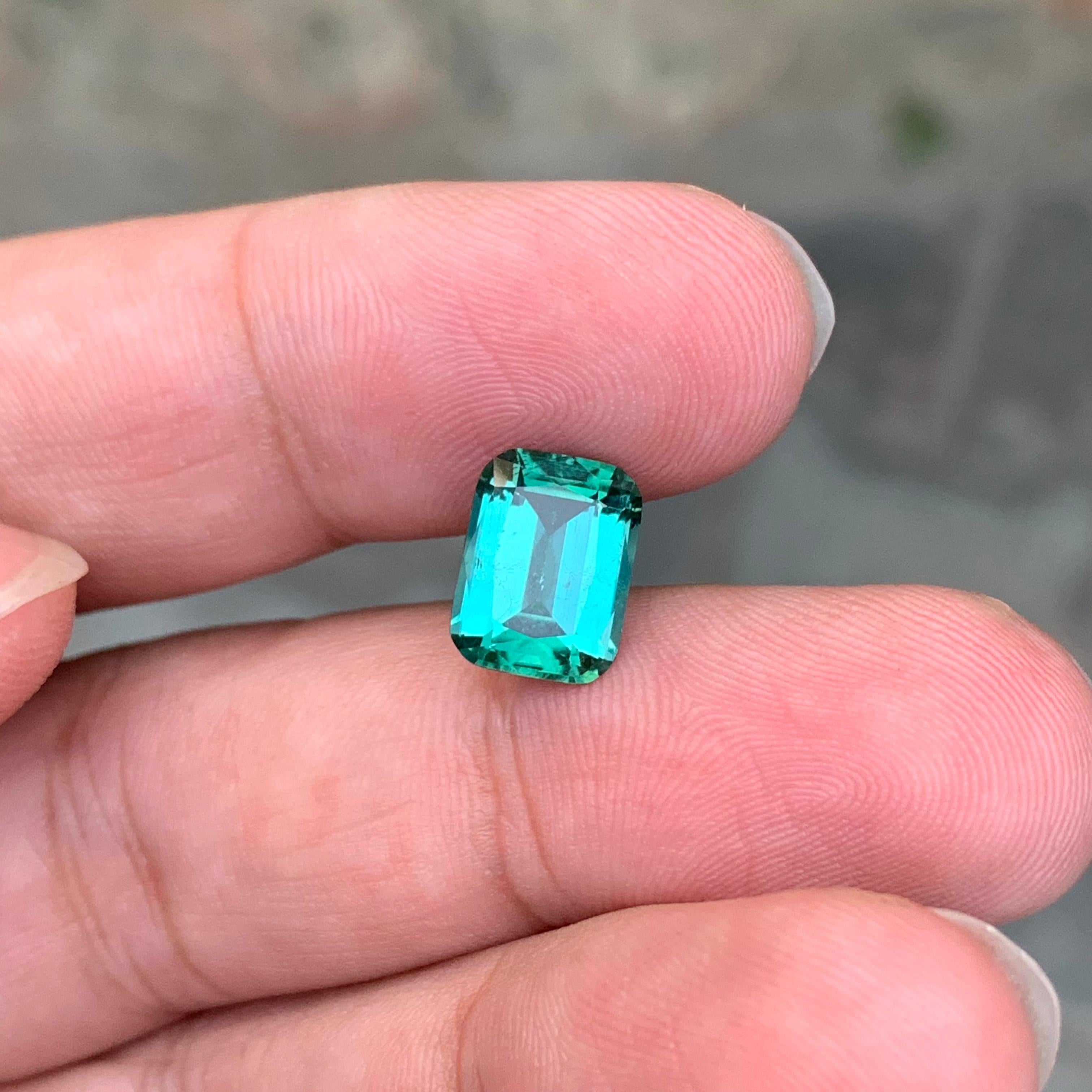 Gema natural de turmalina laguna suelta de 3.15 quilates en forma de cojín en venta 2