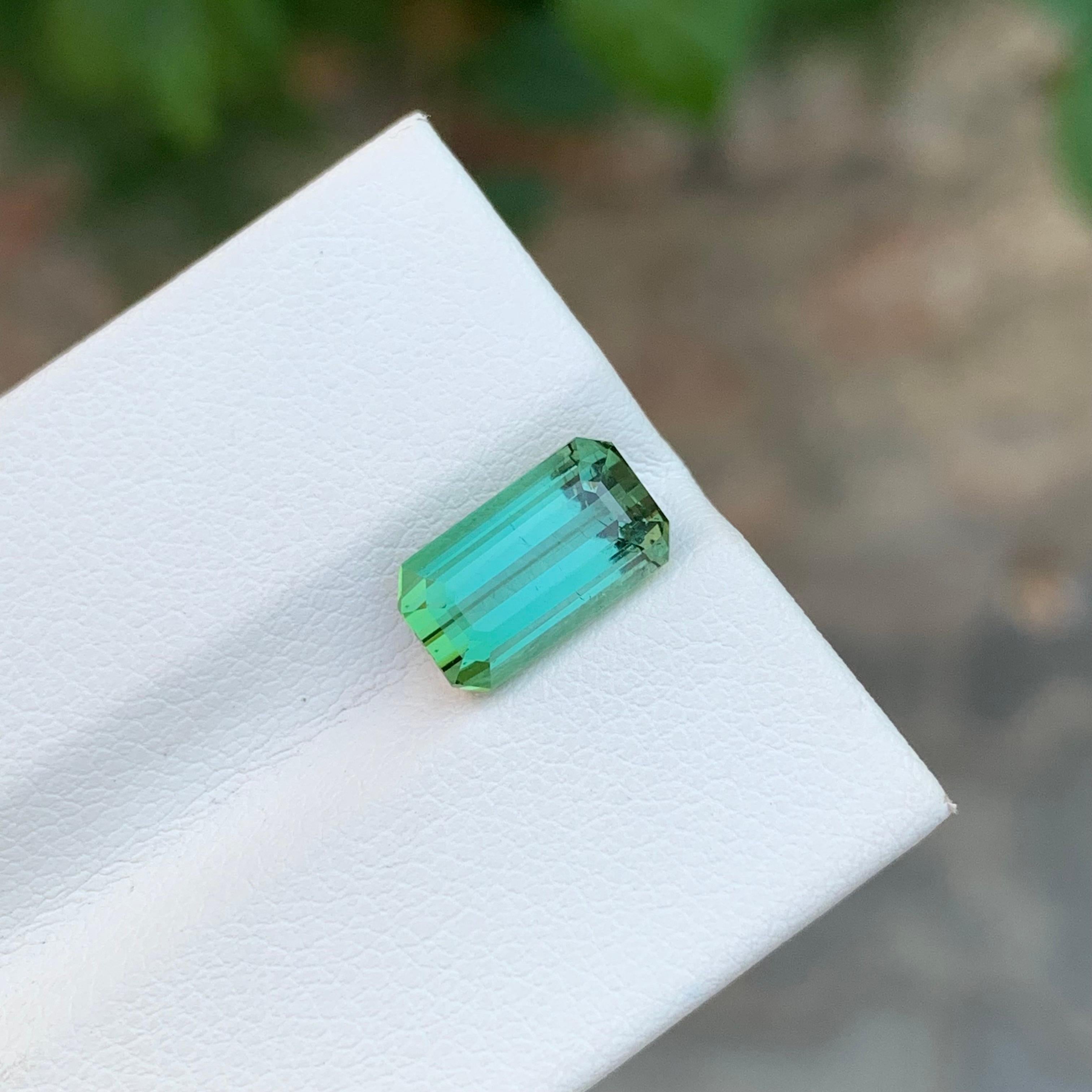 3,15 Karat natürlicher loser blau-grüner Turmalin in Smaragdform für Schmuck (Arts and Crafts) im Angebot