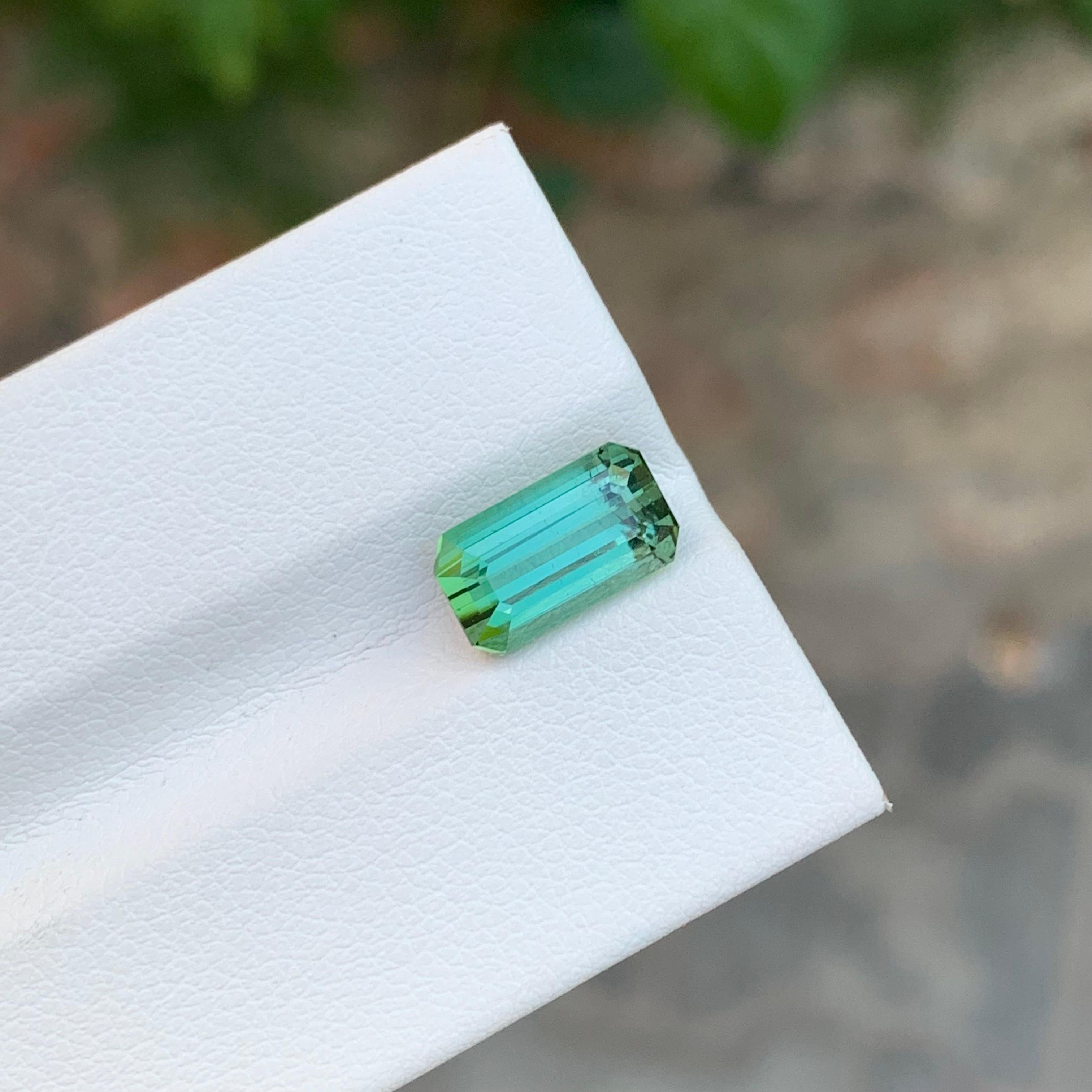 3,15 Karat natürlicher loser blau-grüner Turmalin in Smaragdform für Schmuck für Damen oder Herren im Angebot