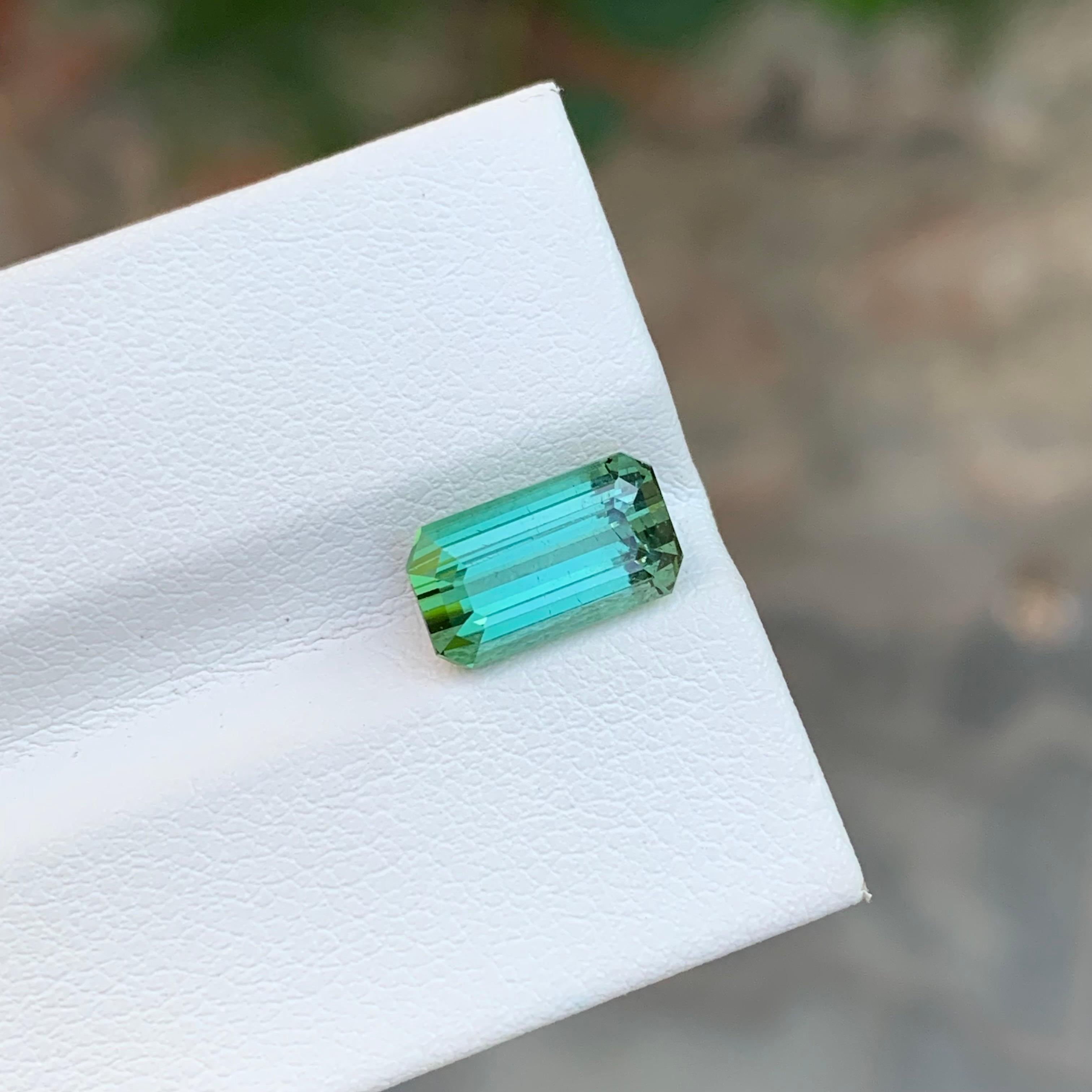 3,15 Karat natürlicher loser blau-grüner Turmalin in Smaragdform für Schmuck im Angebot 1