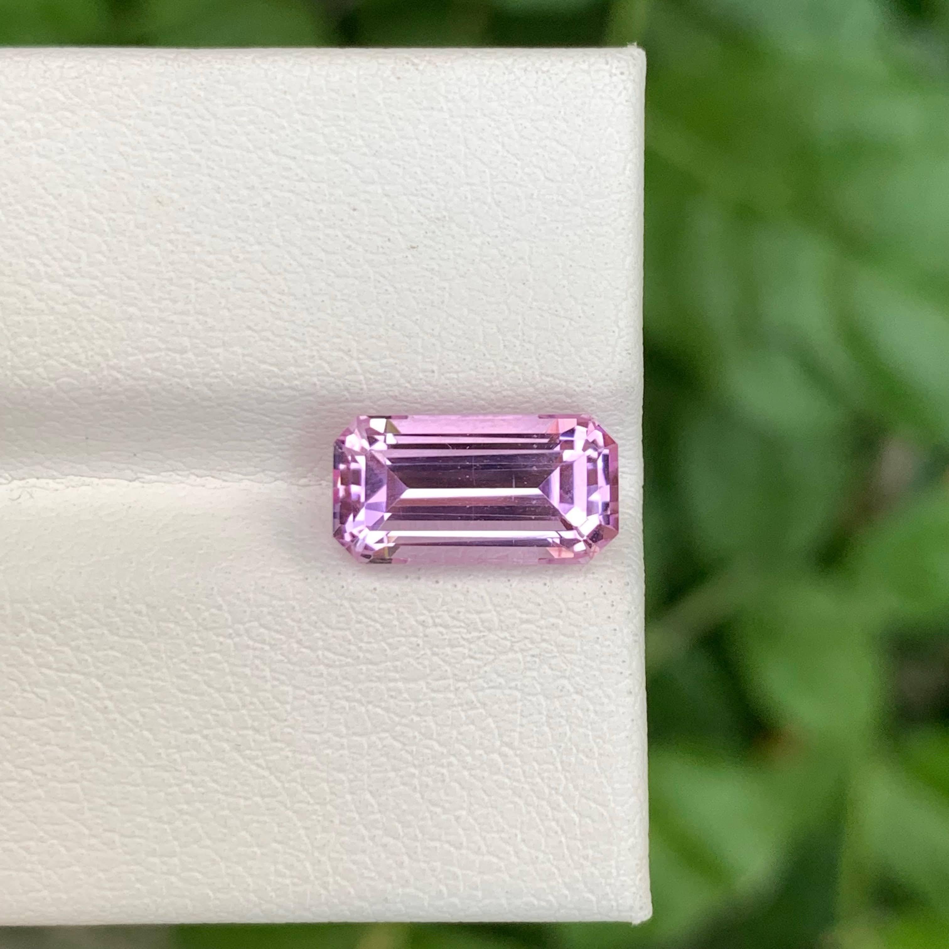 Taille émeraude 3.15 Carat Natural Loose Purple Kunzite Emerald Cut Natural Nigerian Gemstone (pierre précieuse nigériane) en vente