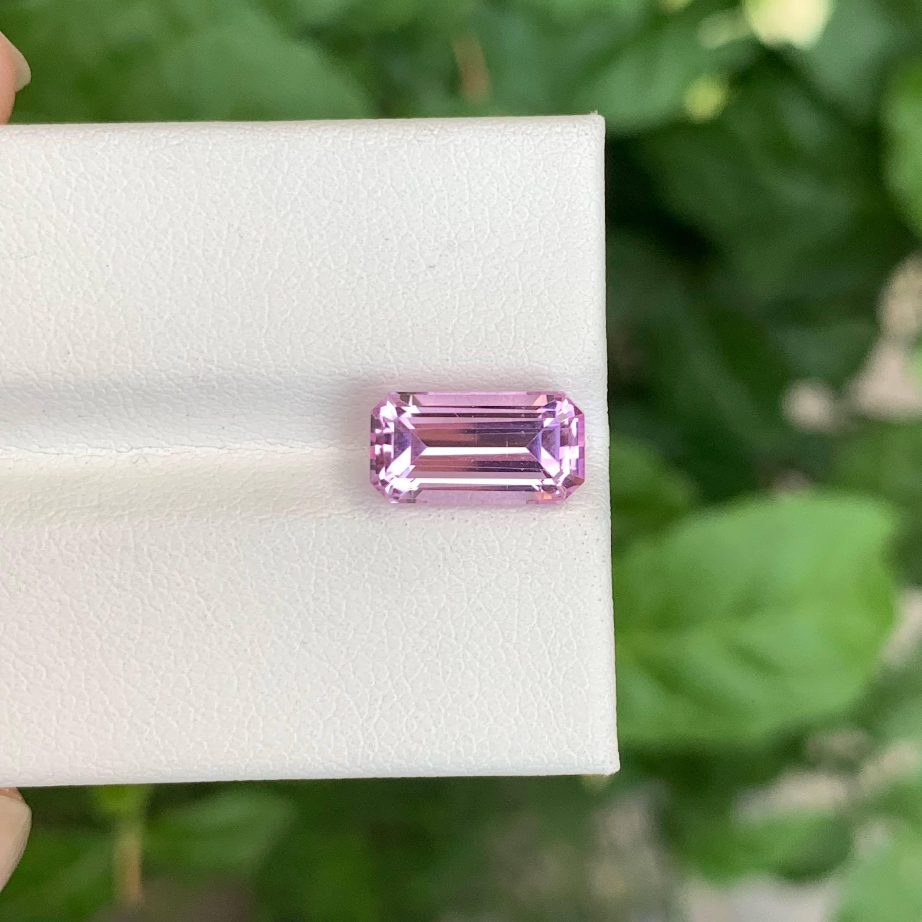 3.15 Carat Natural Loose Purple Kunzite Emerald Cut Natural Nigerian Gemstone (pierre précieuse nigériane) Unisexe en vente