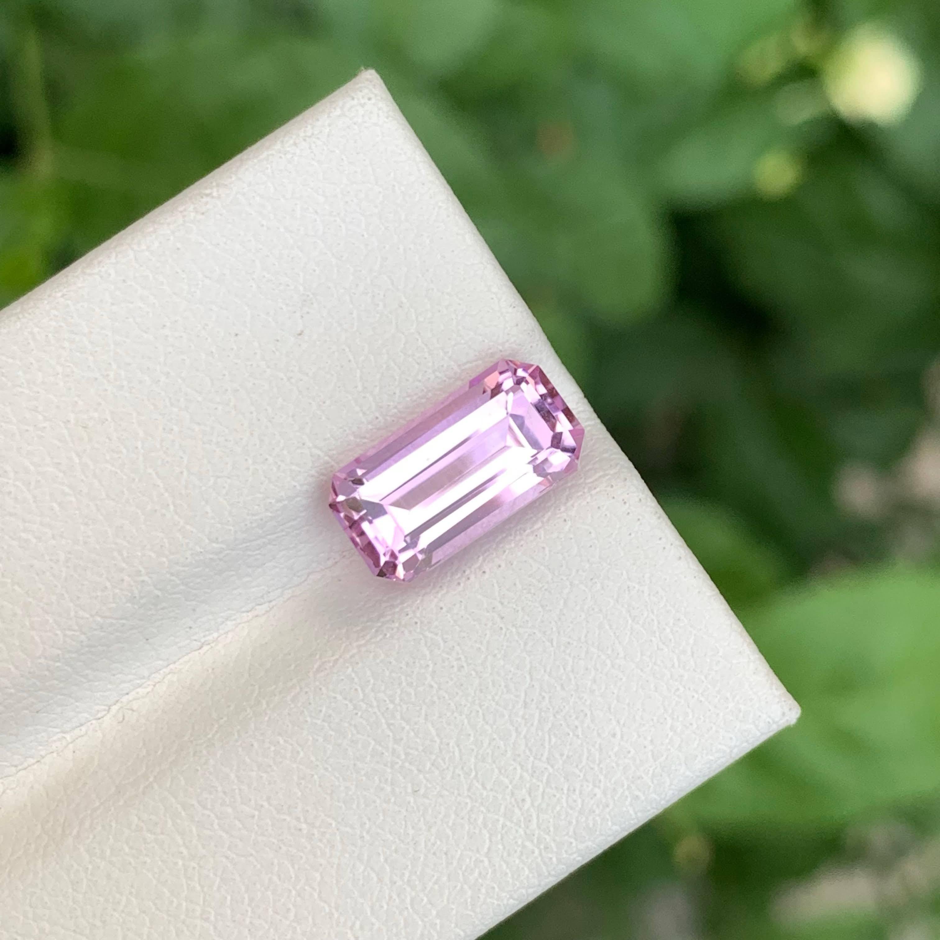 3.15 Carat Natural Loose Purple Kunzite Emerald Cut Natural Nigerian Gemstone (pierre précieuse nigériane) en vente 3