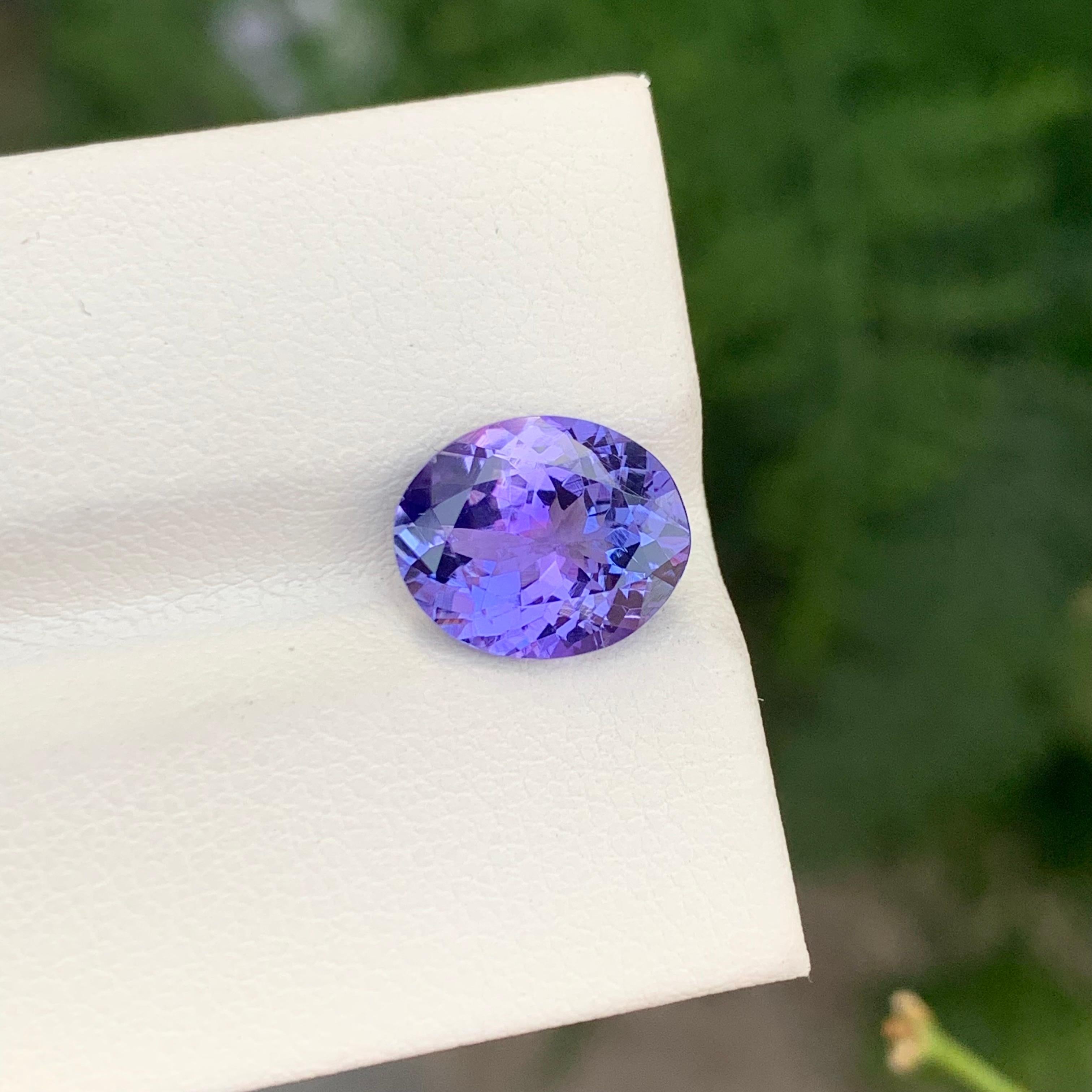Facettierter Tansanit

Gewicht: 3,15 Karat
Abmessung: 10.6 x 8.7 x 5.1 Mm
Die Form: Oval 
Farbe: Lila
Zertifikat: Auf Anfrage
.
Härte. Der Tansanit ist im Vergleich zum Amethyst ein etwas weicher Stein. Auf der Mohs-Skala liegt seine Härte bei 6,5,