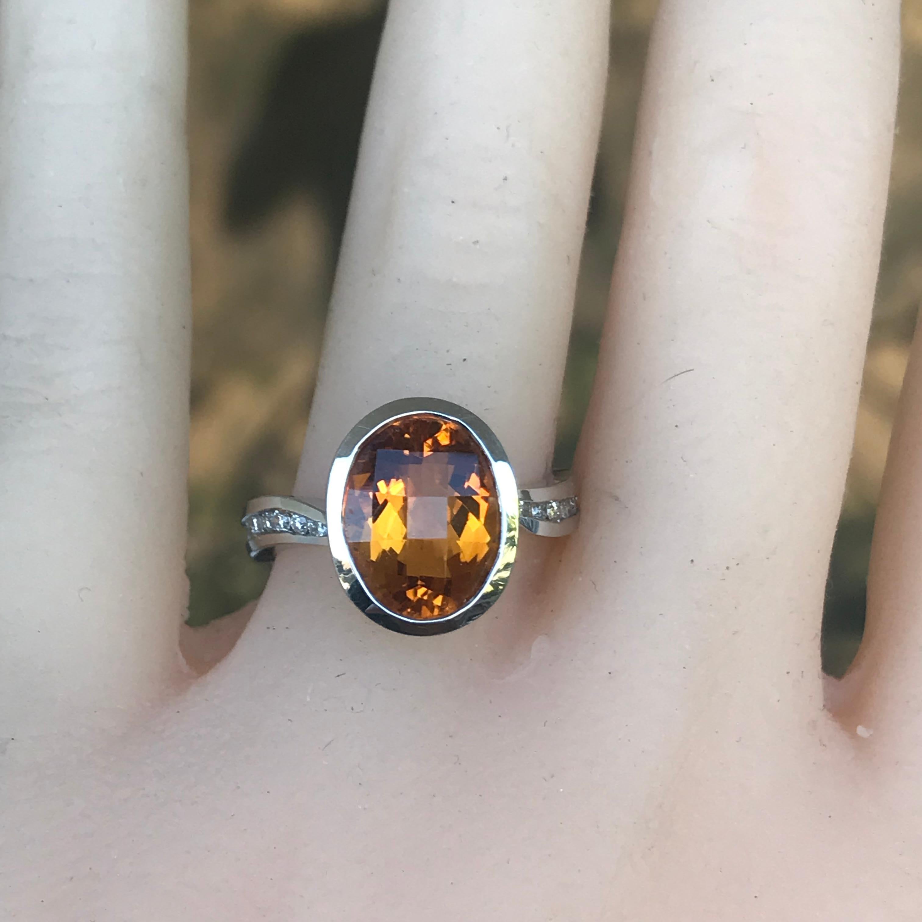 3,15 Karat orangefarbener Citrin, 0,25 Karat Diamant-Mode-Ring, 18 Karat weiß (Ovalschliff) im Angebot