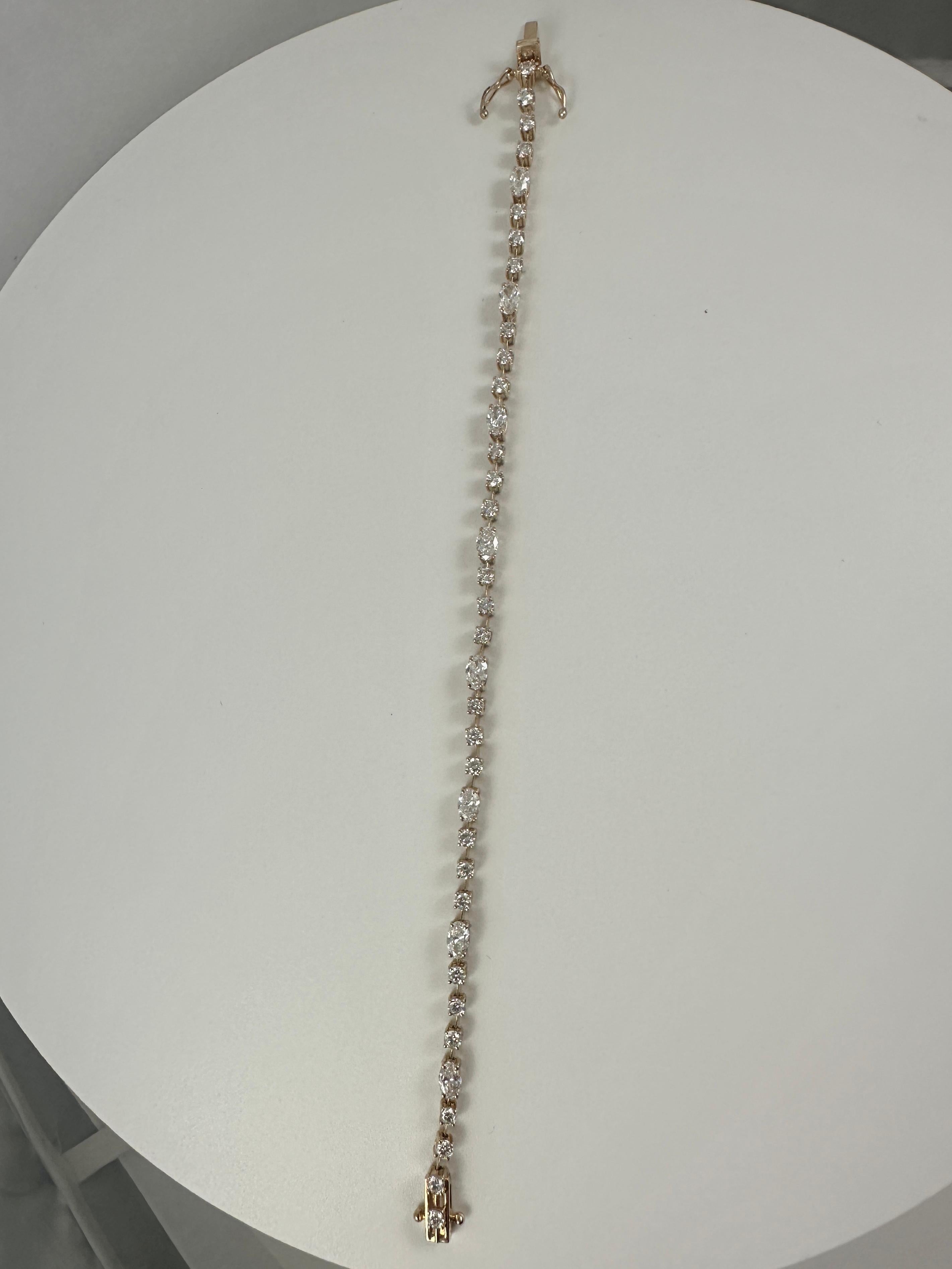 Taille mixte Bracelet de tennis en or jaune 14K avec diamants ovales et ronds de 3,15 carats, 7 pouces en vente