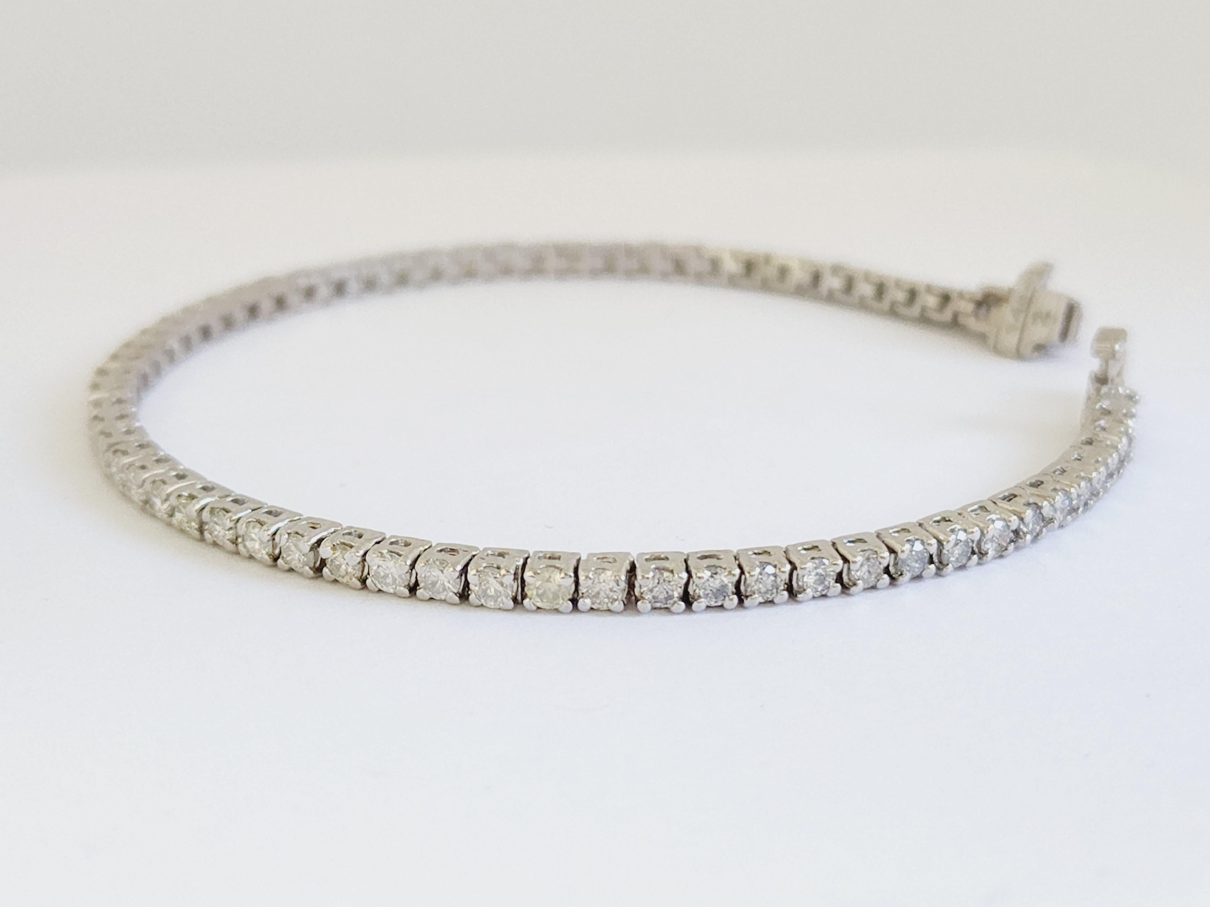 3.15 Carat Round Brilliant Natural Diamond Tennis Bracelet 14 Karat White Gold In New Condition In Great Neck Plaza, NY