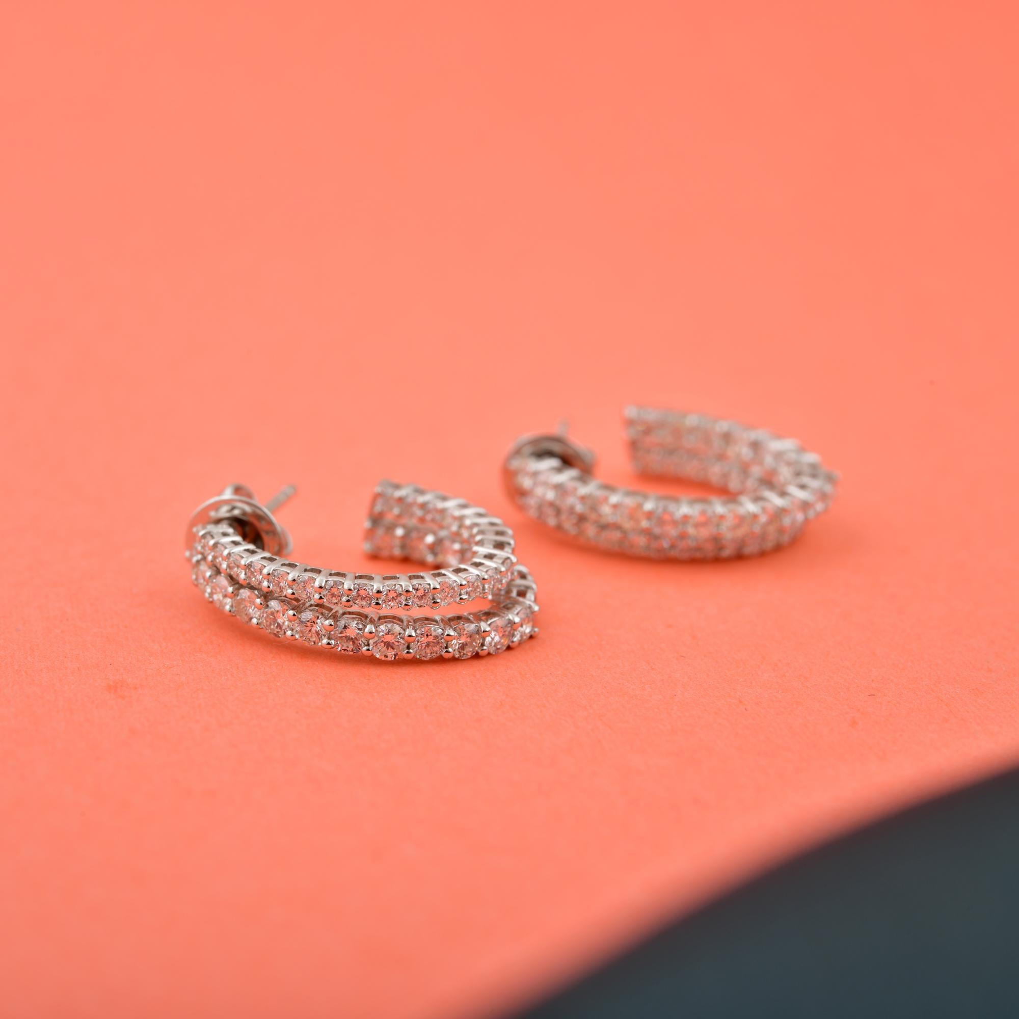 3,15 Karat SI/H Diamant-Creolen aus 14 Karat Weißgold mit rundem Brillantschliff (Moderne) im Angebot