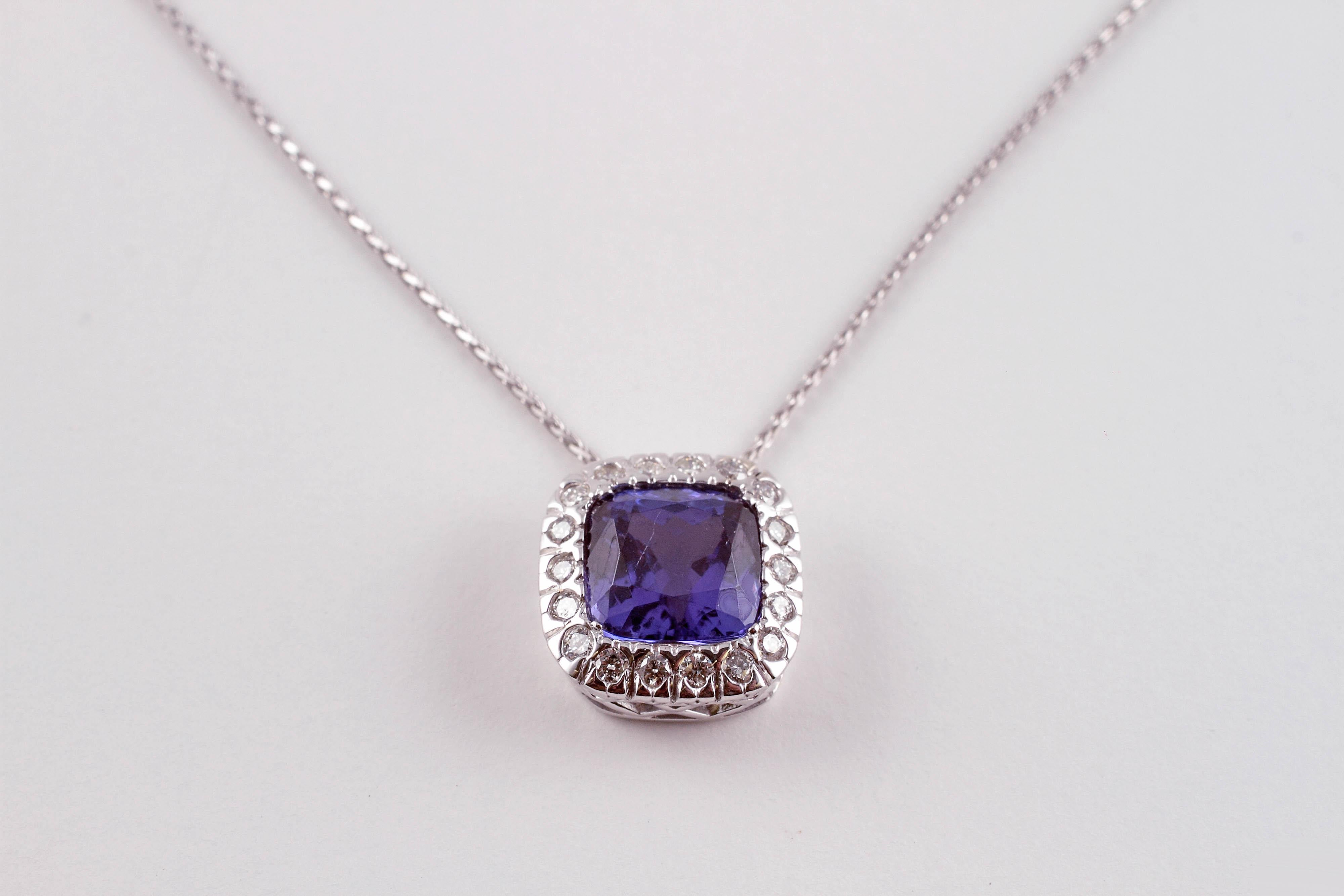 3.15 Carat Tanzanite 0.28 Carat Diamond Necklace In Good Condition For Sale In Dallas, TX