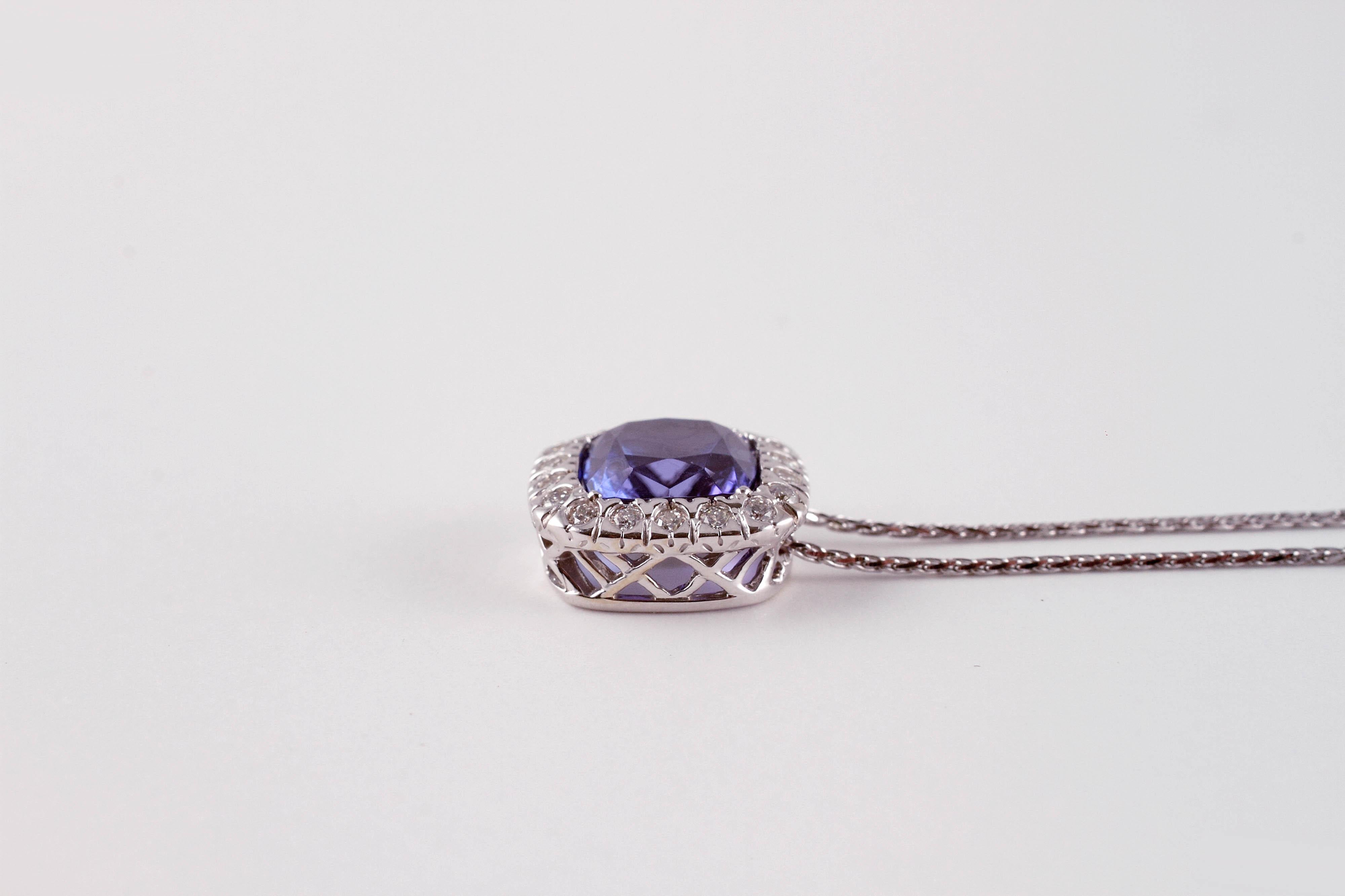 3.15 Carat Tanzanite 0.28 Carat Diamond Necklace For Sale 1