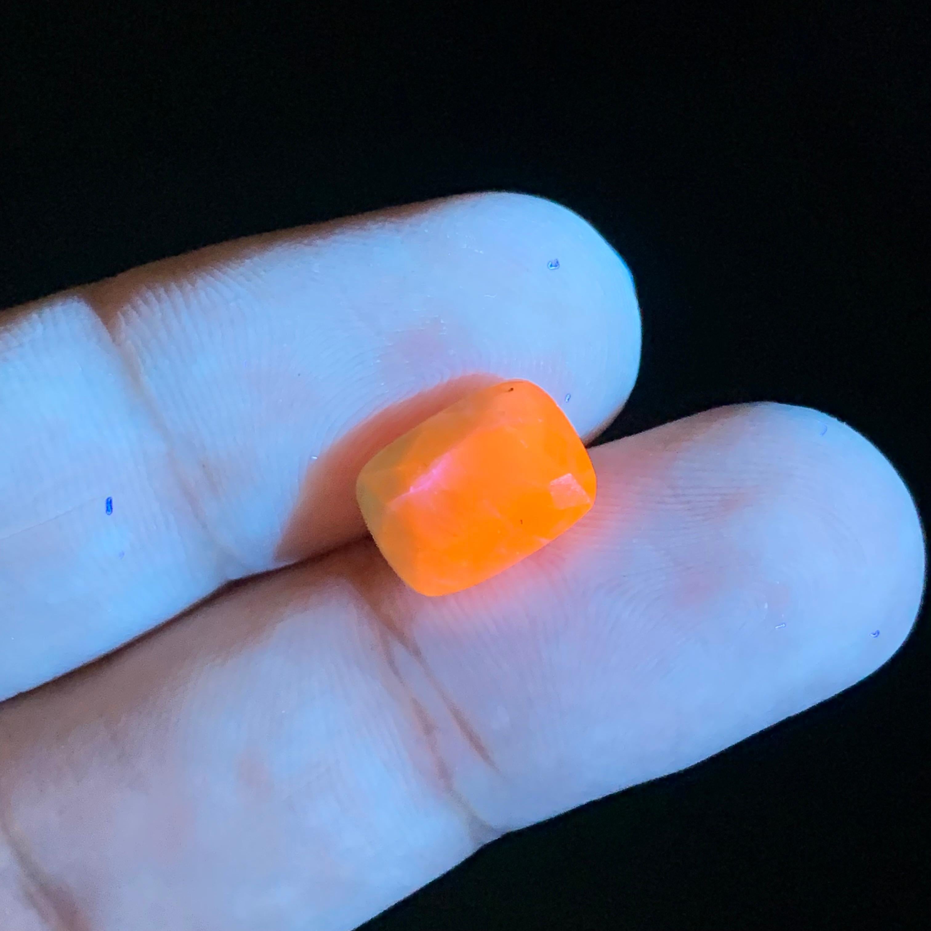 3,15 Carati, la più rara pietra naturale sfusa di Greene & Greene Gemma di Haüynite In condizioni Nuovo in vendita a Peshawar, PK