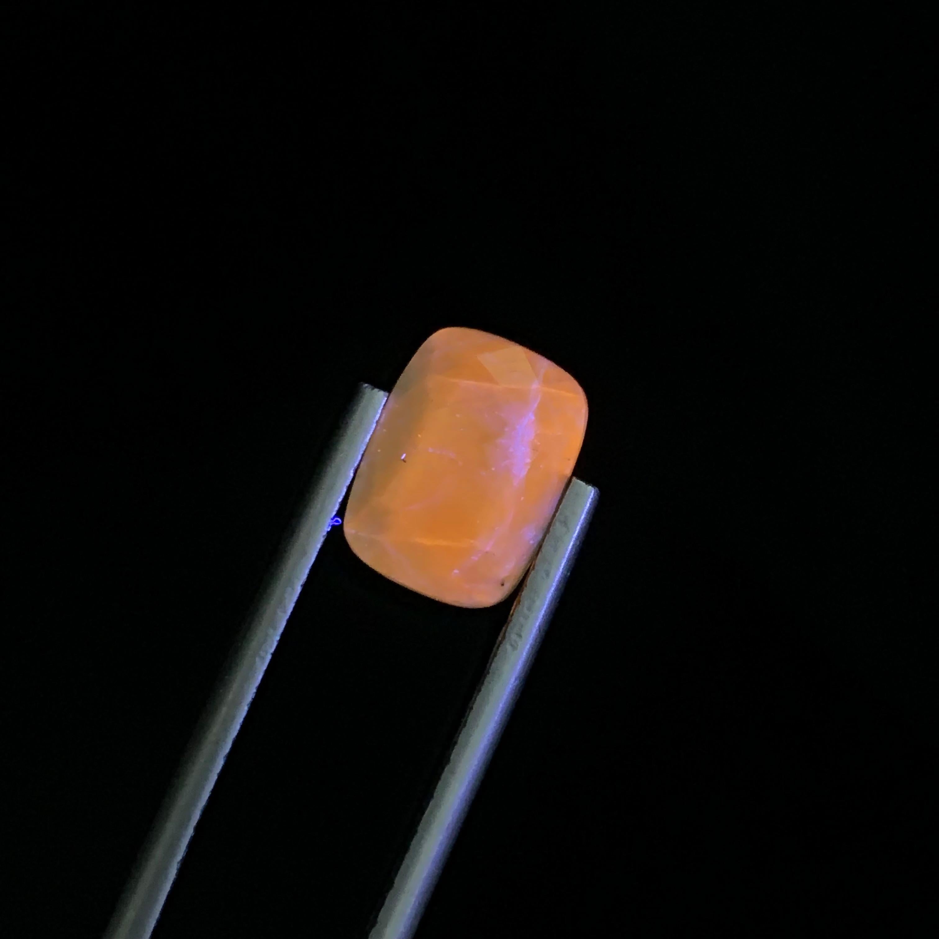 3,15 Carati, la più rara pietra naturale sfusa di Greene & Greene Gemma di Haüynite in vendita 3